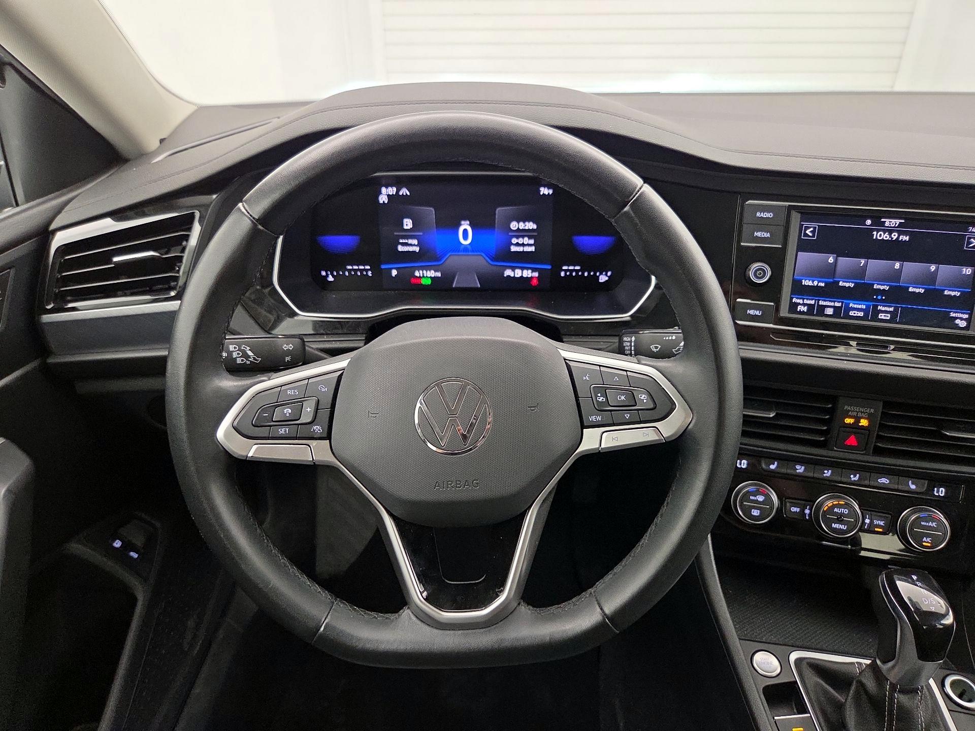 Thumbnail: 2024 Volkswagen Jetta - 10