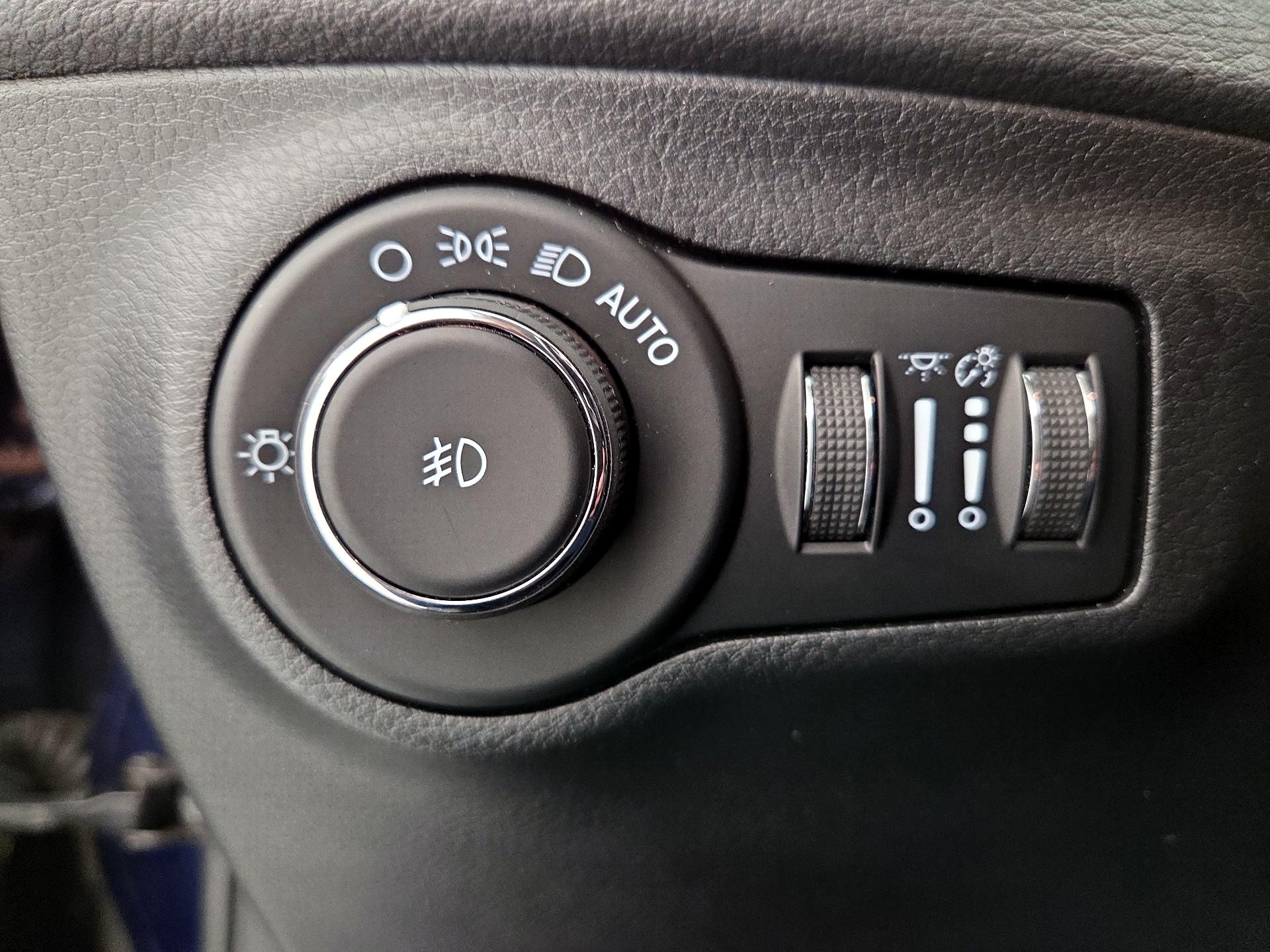 Thumbnail: 2021 Jeep Compass - 13