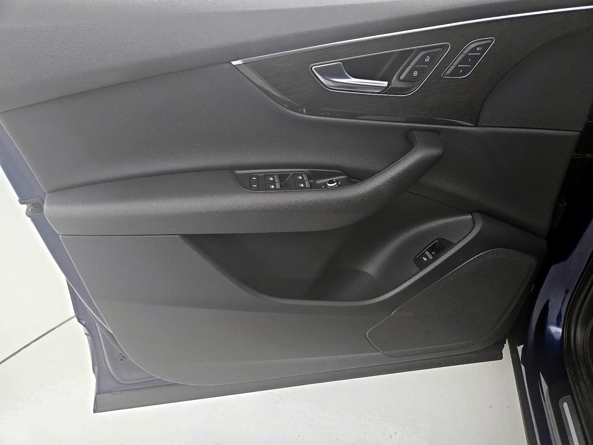 Thumbnail: 2021 Audi Q7 - 12