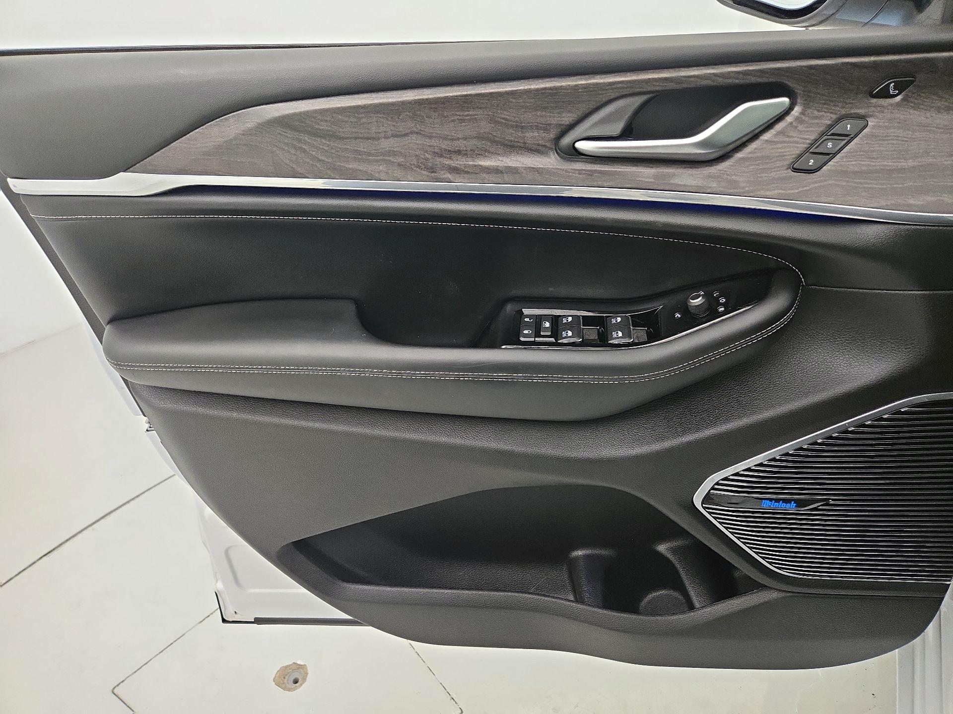 Thumbnail: 2022 Jeep Grand Cherokee - 12