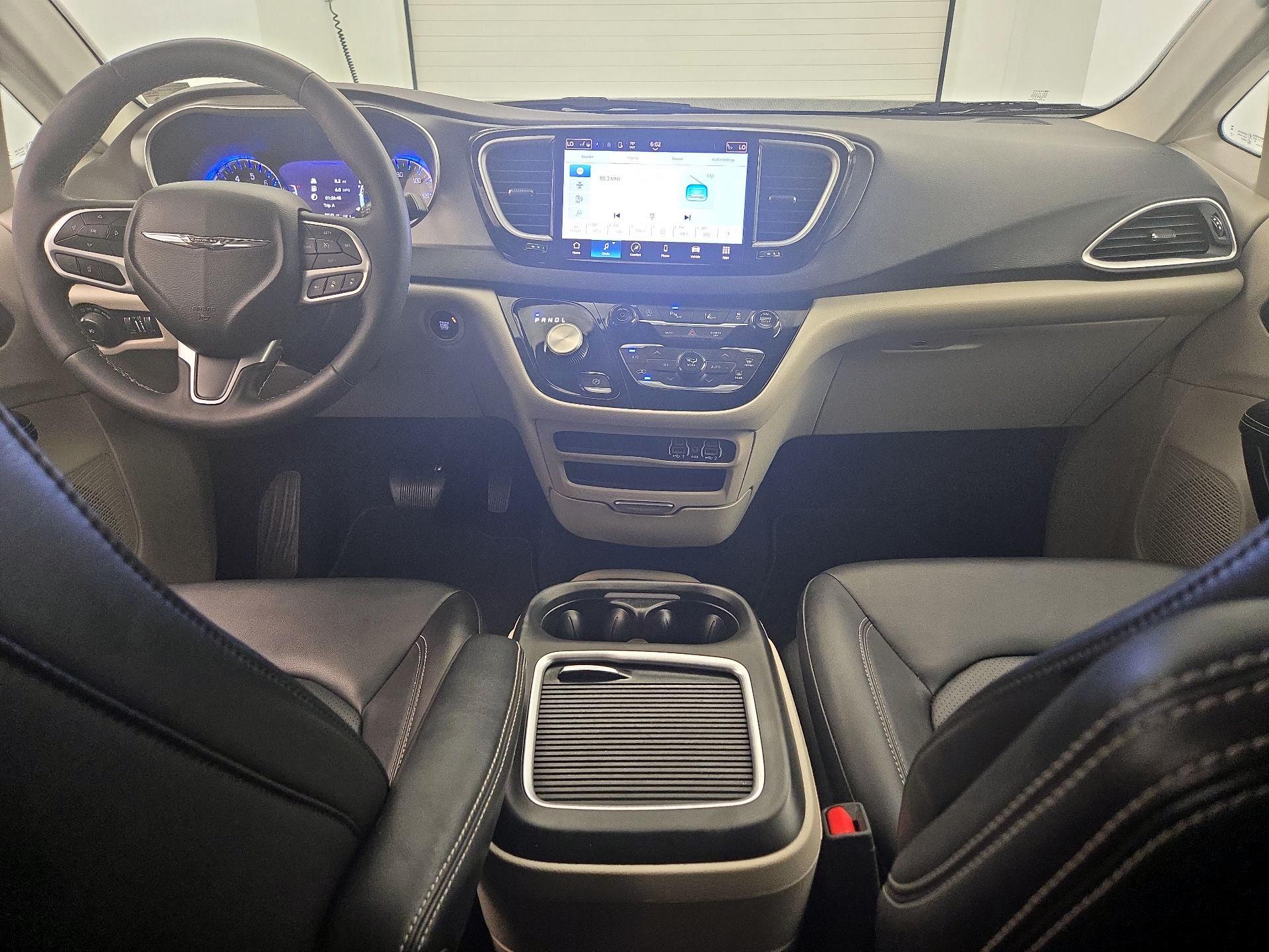 Thumbnail: 2024 Chrysler Pacifica - 9