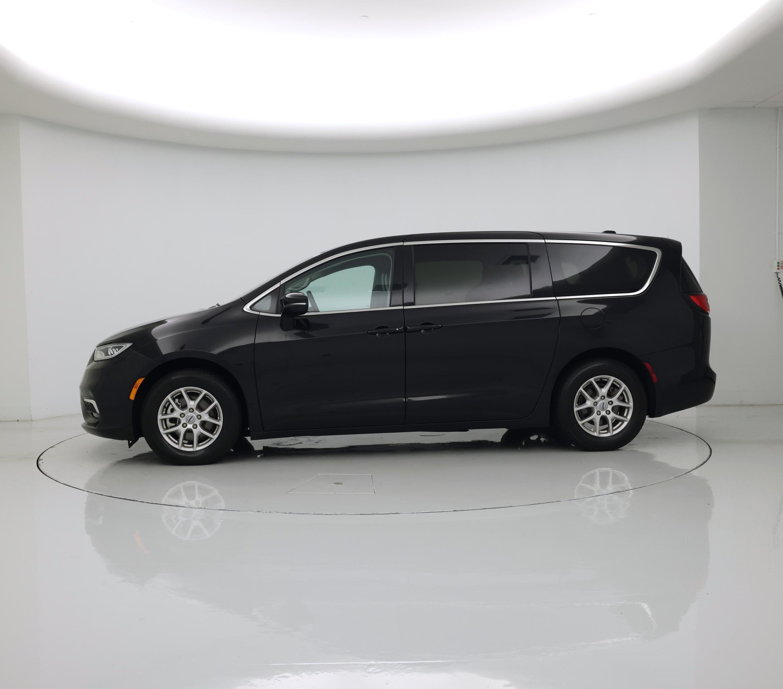 Thumbnail: 2024 Chrysler Pacifica - 3