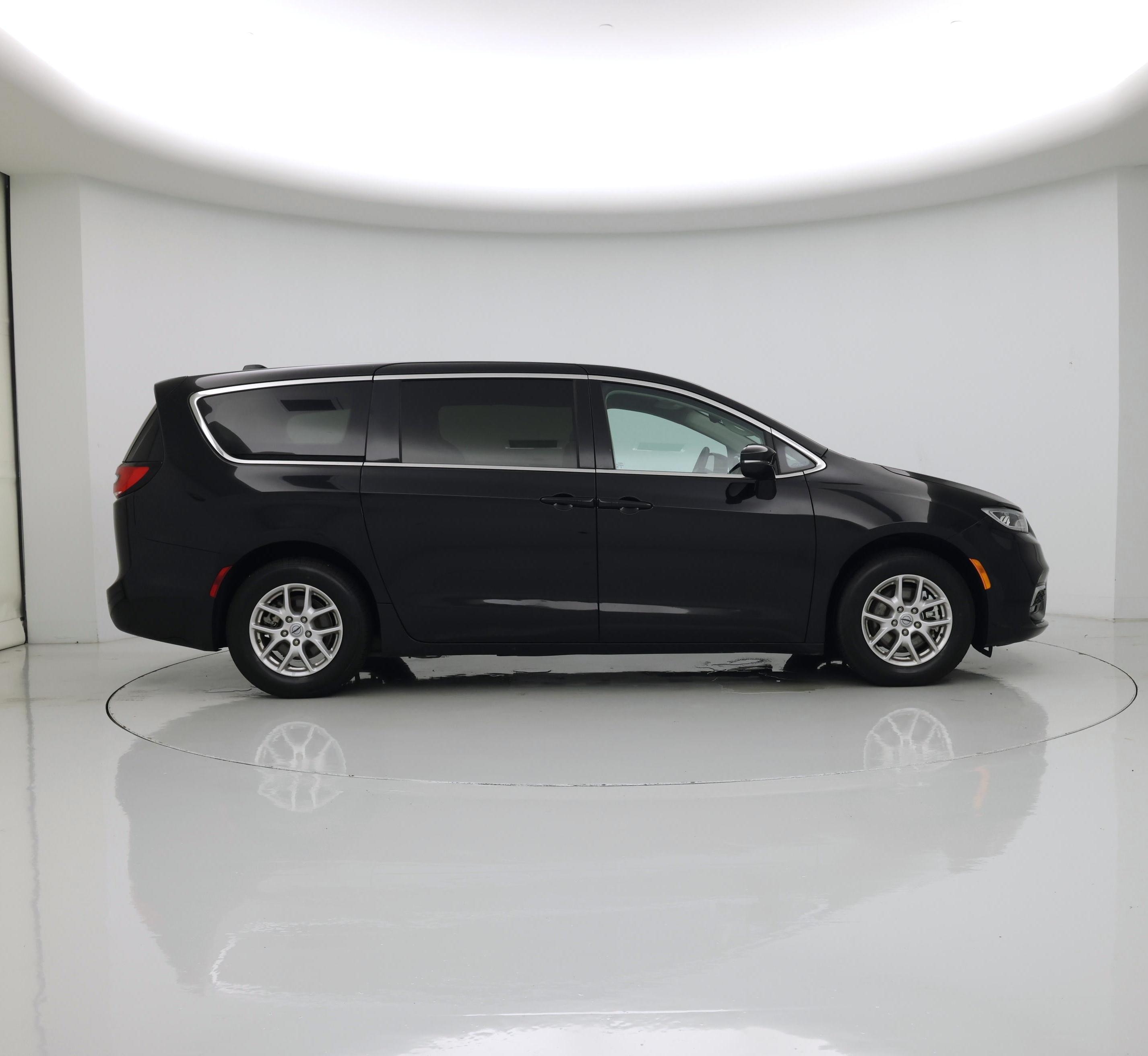 Thumbnail: 2024 Chrysler Pacifica - 7