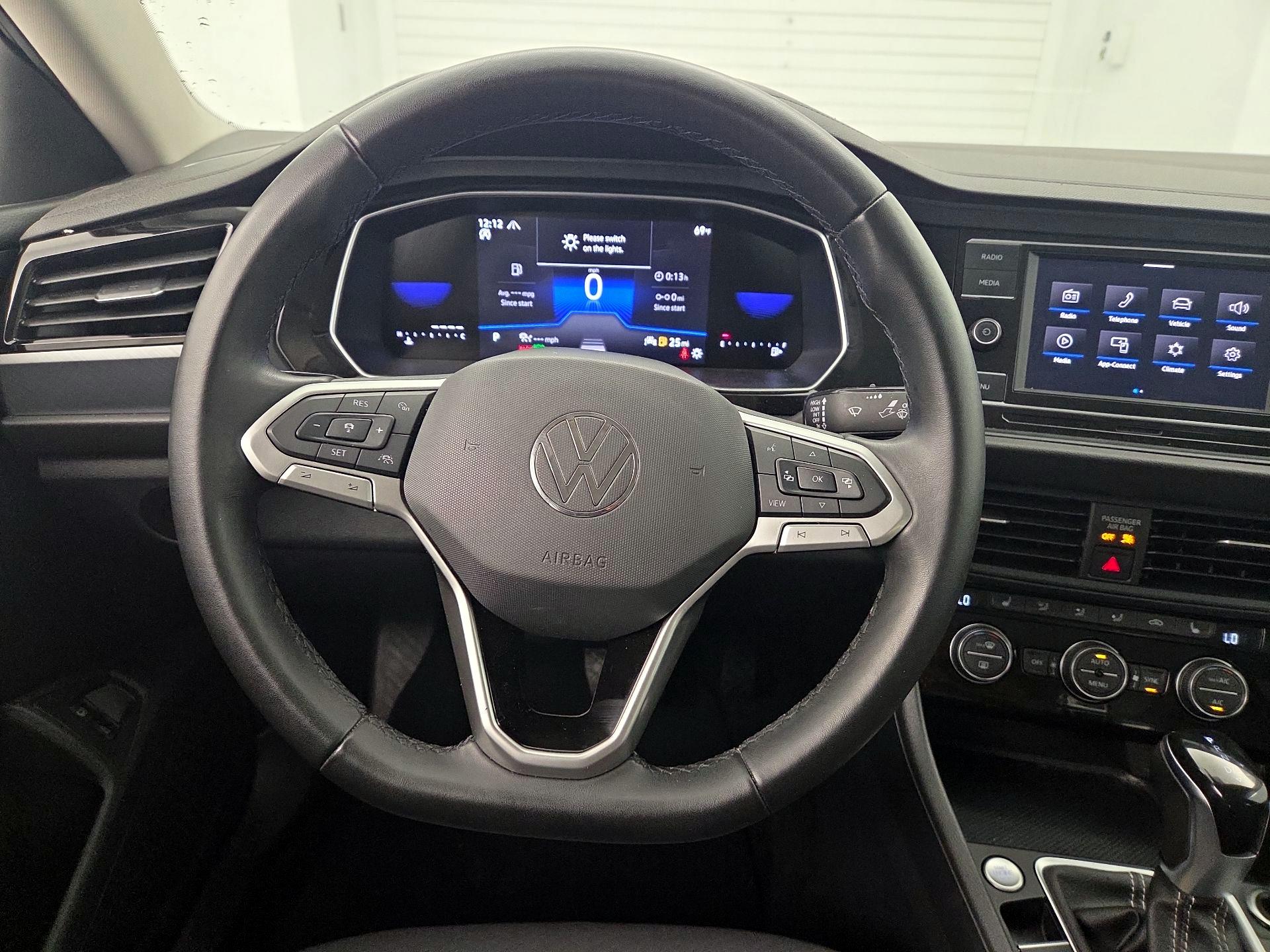 Thumbnail: 2024 Volkswagen Jetta - 10