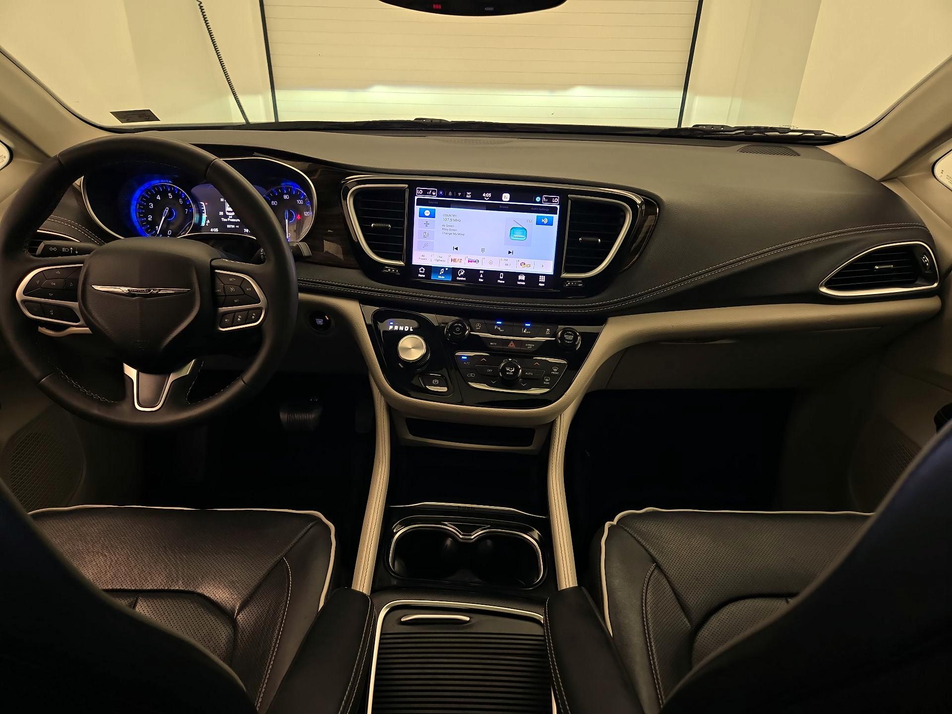 Thumbnail: 2023 Chrysler Pacifica - 9