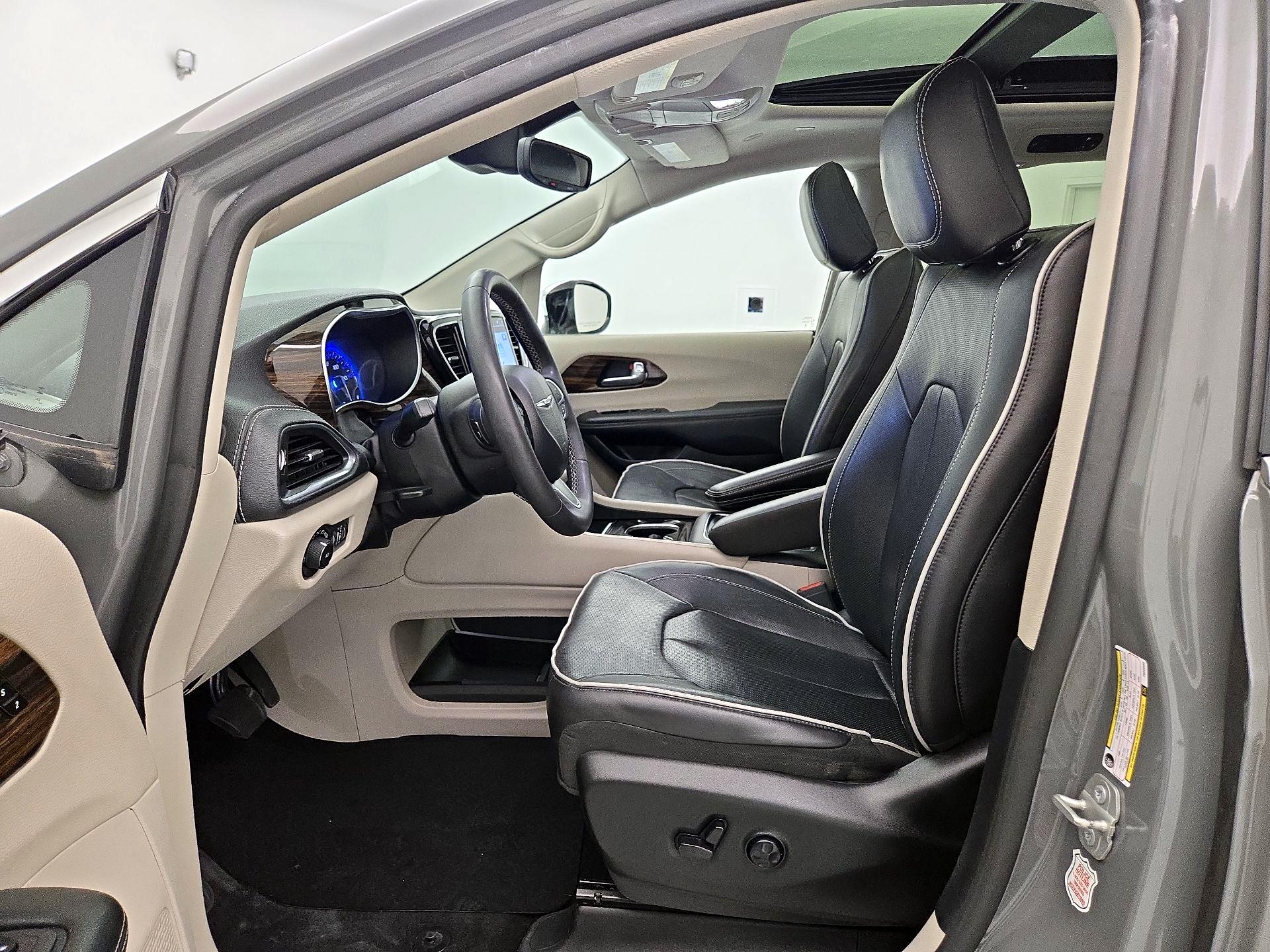 Thumbnail: 2023 Chrysler Pacifica - 11