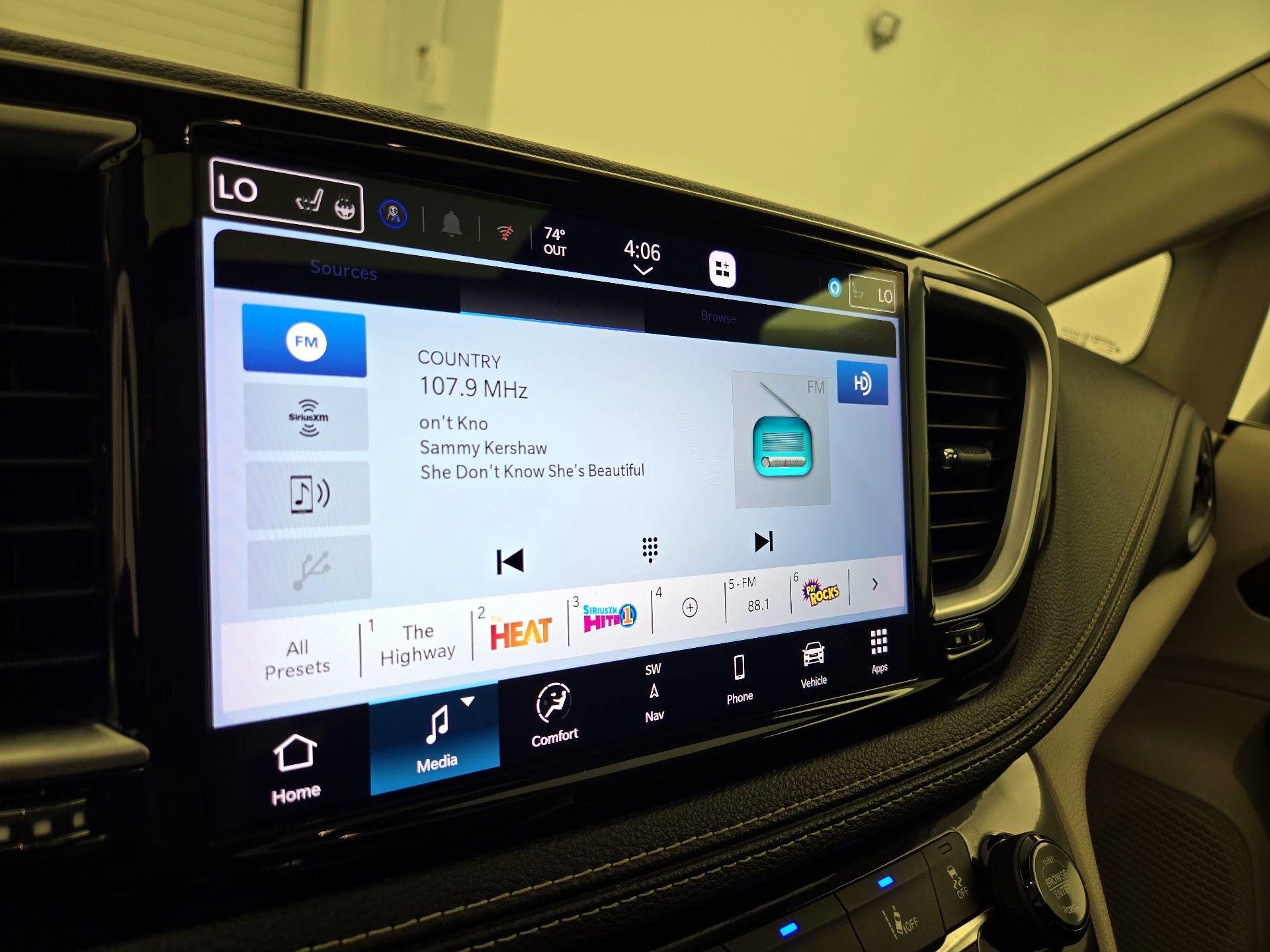 Thumbnail: 2023 Chrysler Pacifica - 16