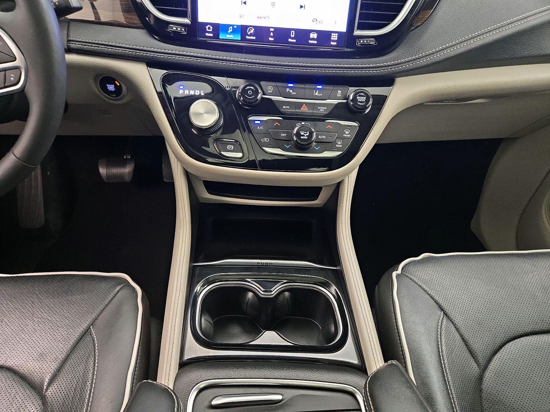 Thumbnail: 2023 Chrysler Pacifica - 18