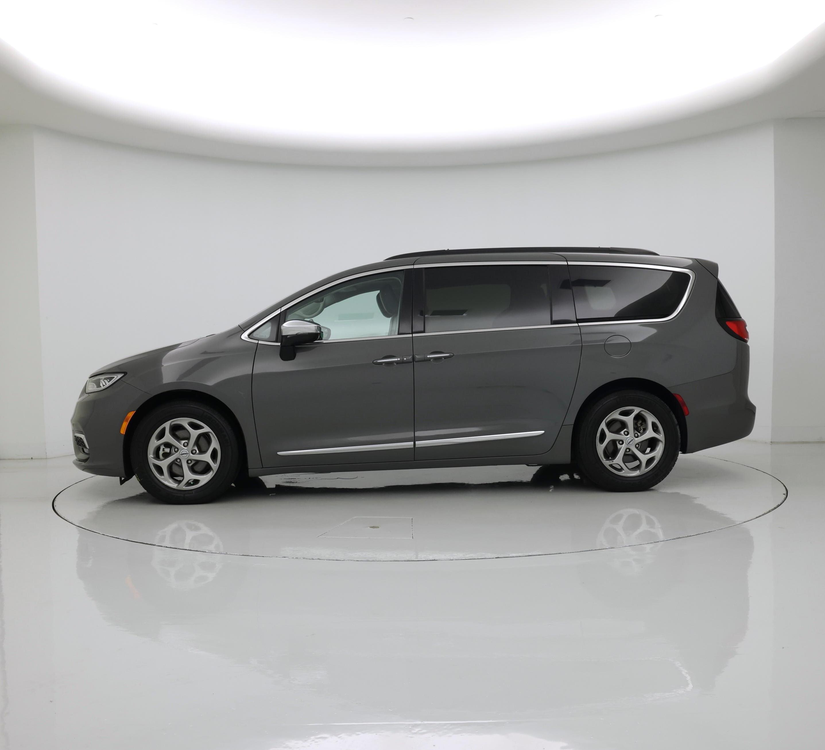Thumbnail: 2023 Chrysler Pacifica - 3