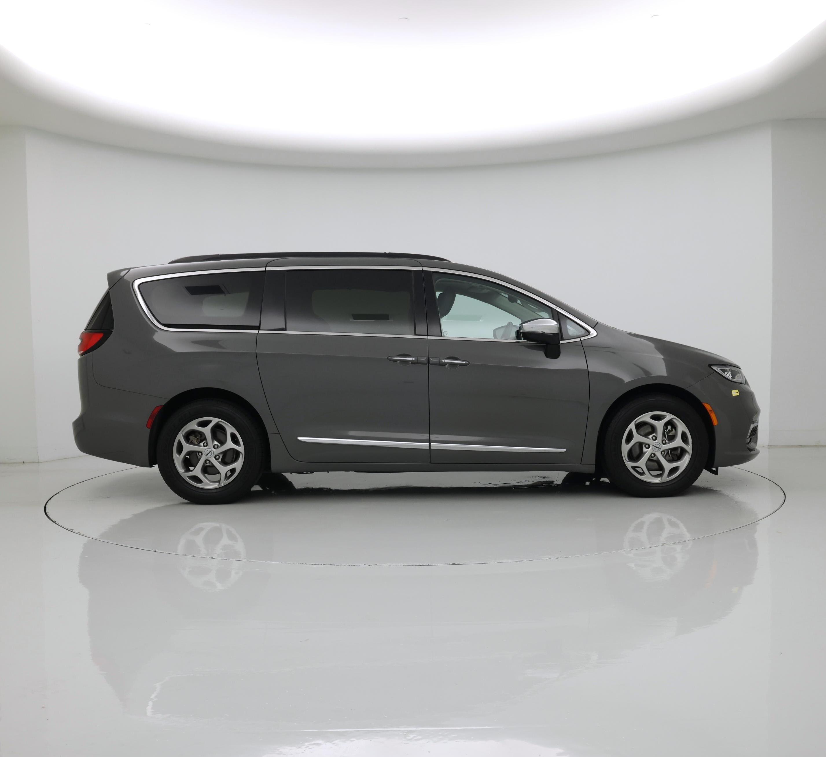 Thumbnail: 2023 Chrysler Pacifica - 7