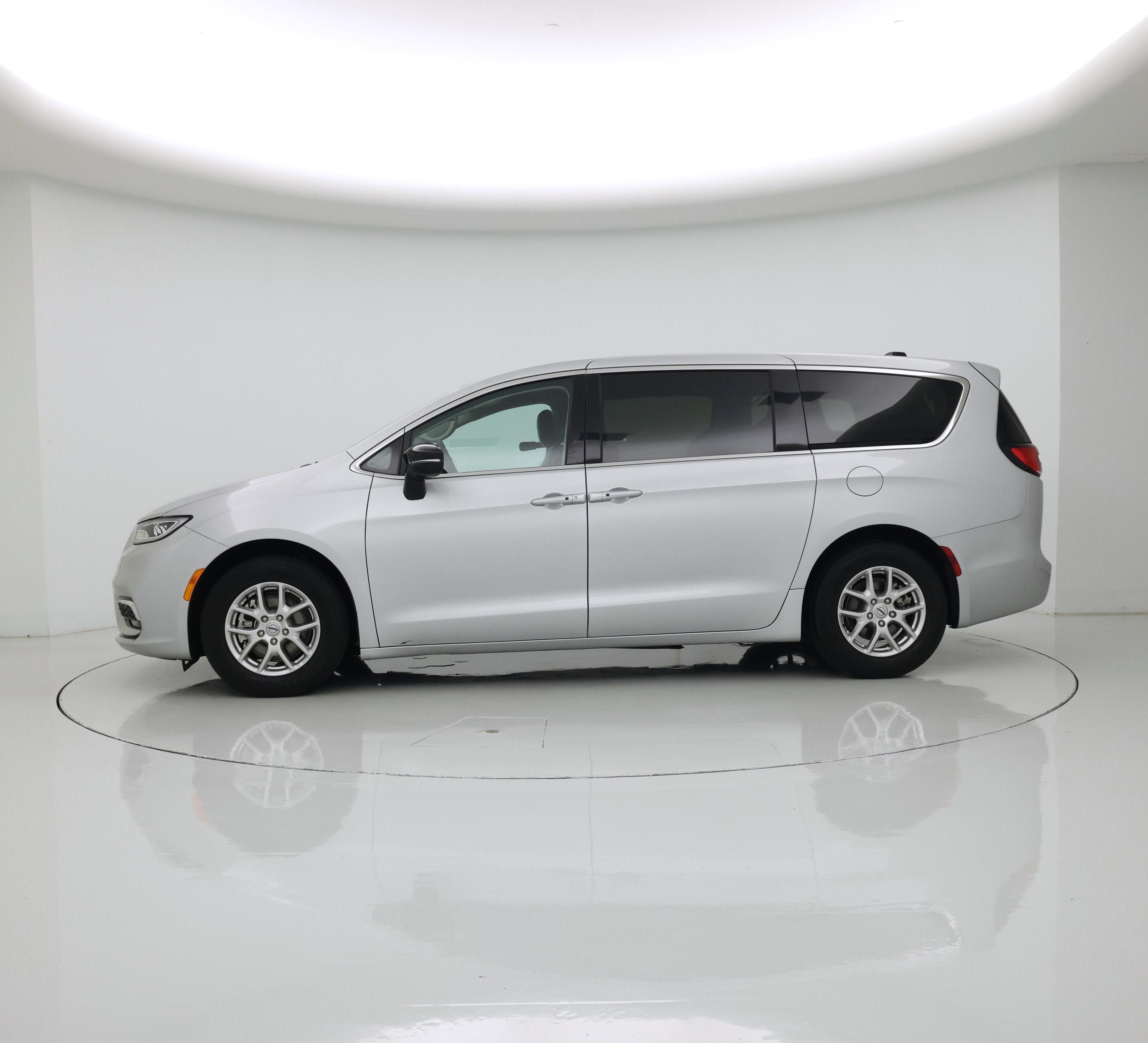 Thumbnail: 2024 Chrysler Pacifica - 3