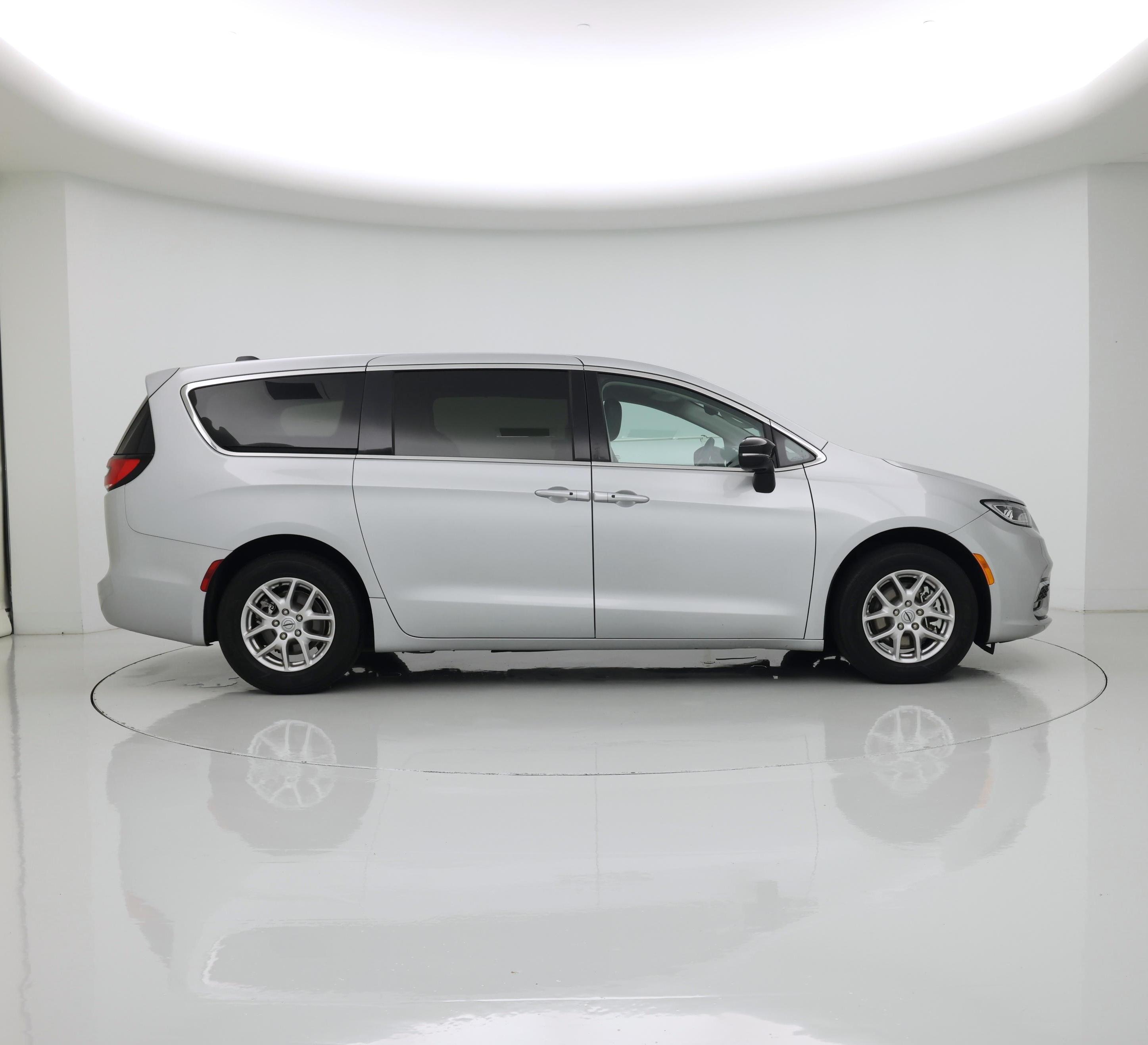 Thumbnail: 2024 Chrysler Pacifica - 7