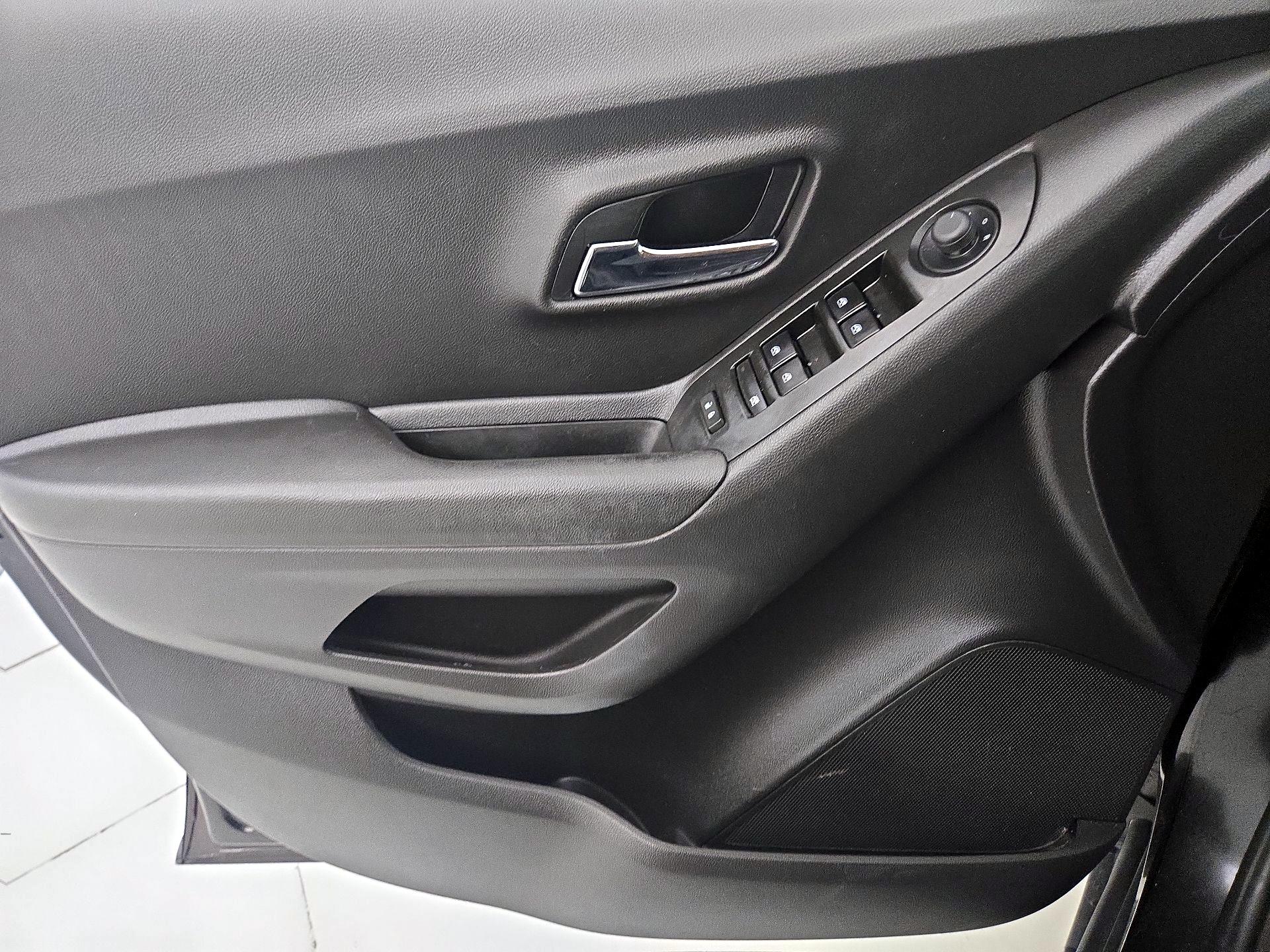 Thumbnail: 2021 Chevrolet Trax - 12