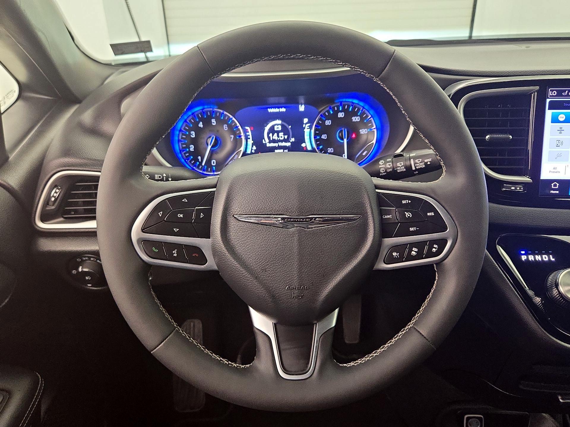 Thumbnail: 2025 Chrysler Pacifica - 10