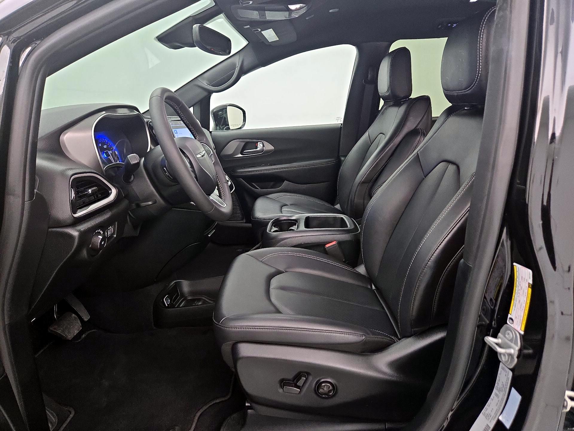 Thumbnail: 2025 Chrysler Pacifica - 11