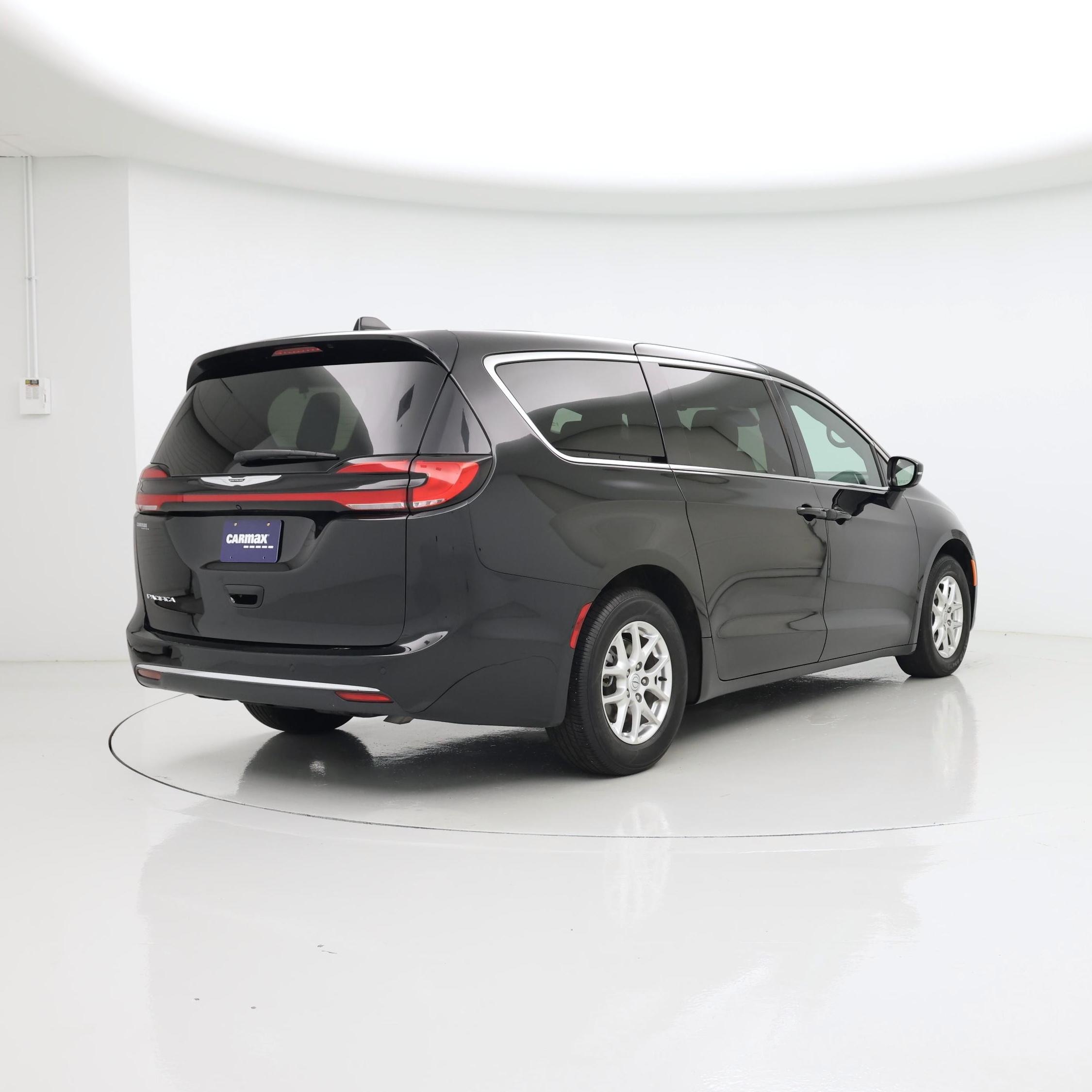 Thumbnail: 2025 Chrysler Pacifica - 8