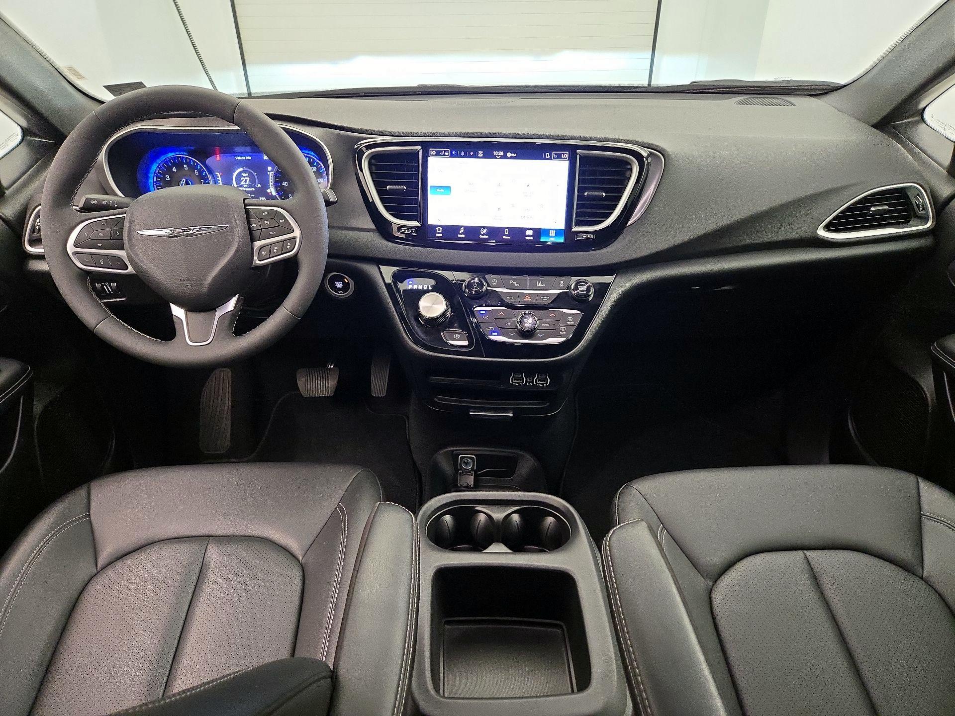 Thumbnail: 2025 Chrysler Pacifica - 9