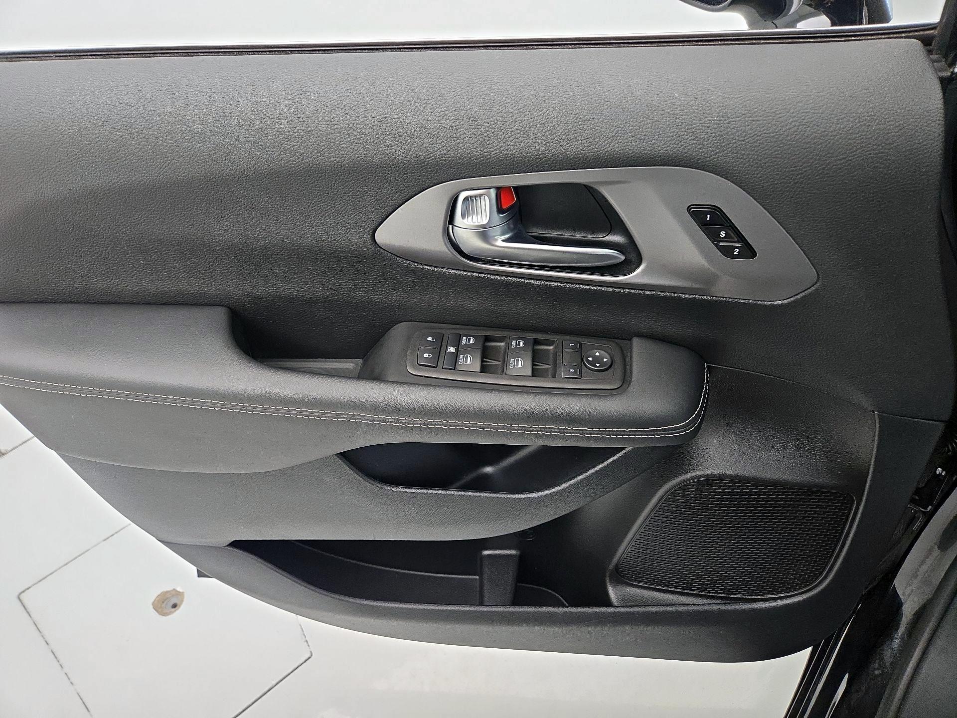 Thumbnail: 2025 Chrysler Pacifica - 12