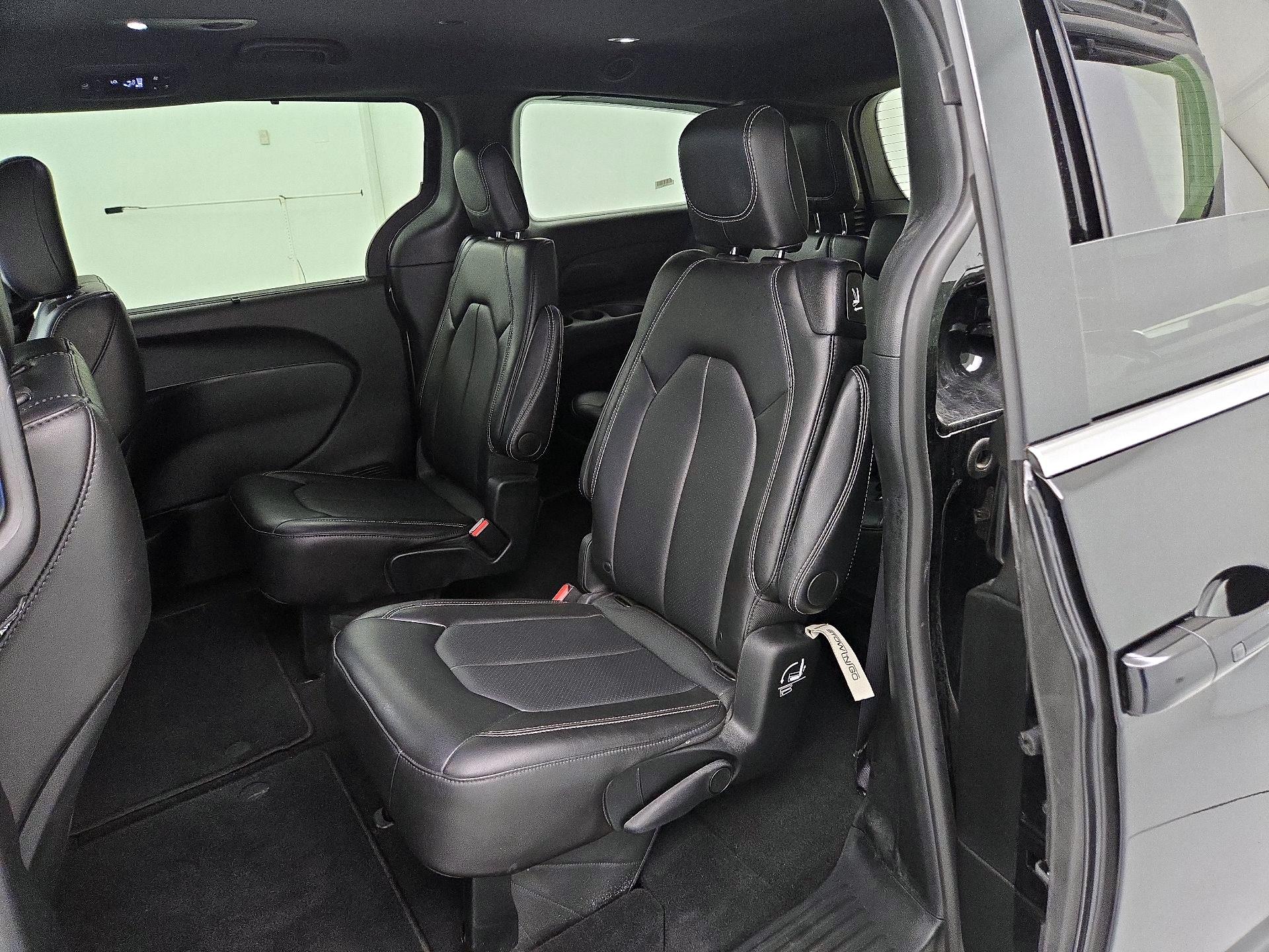 Thumbnail: 2025 Chrysler Pacifica - 19