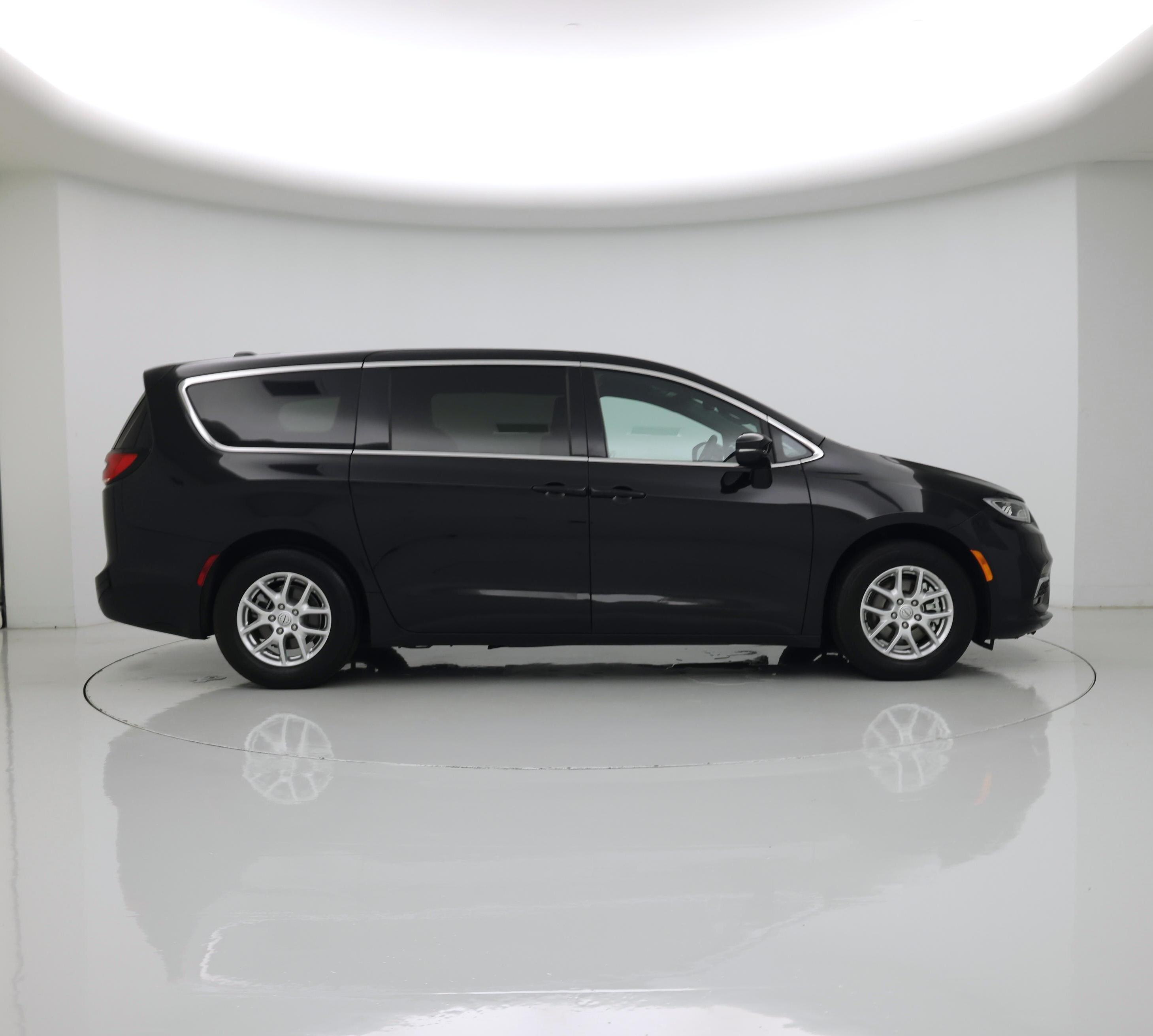 Thumbnail: 2025 Chrysler Pacifica - 7