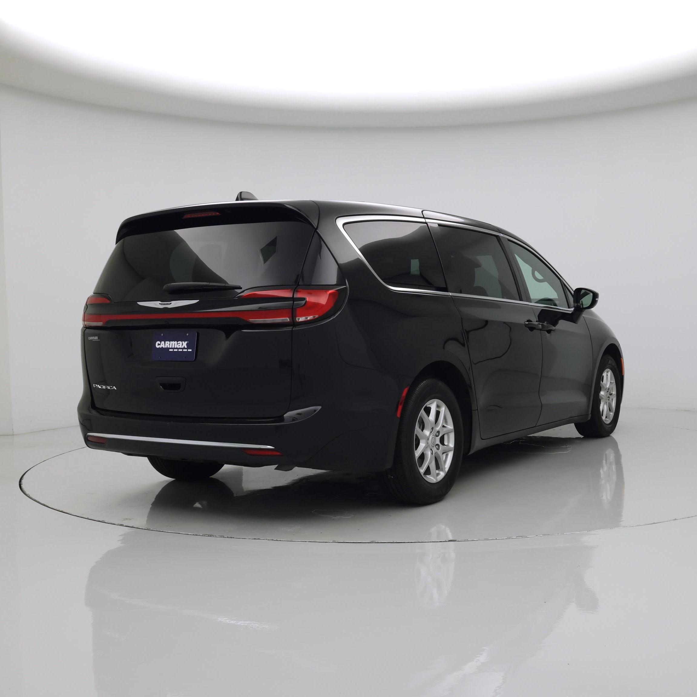Thumbnail: 2025 Chrysler Pacifica - 8