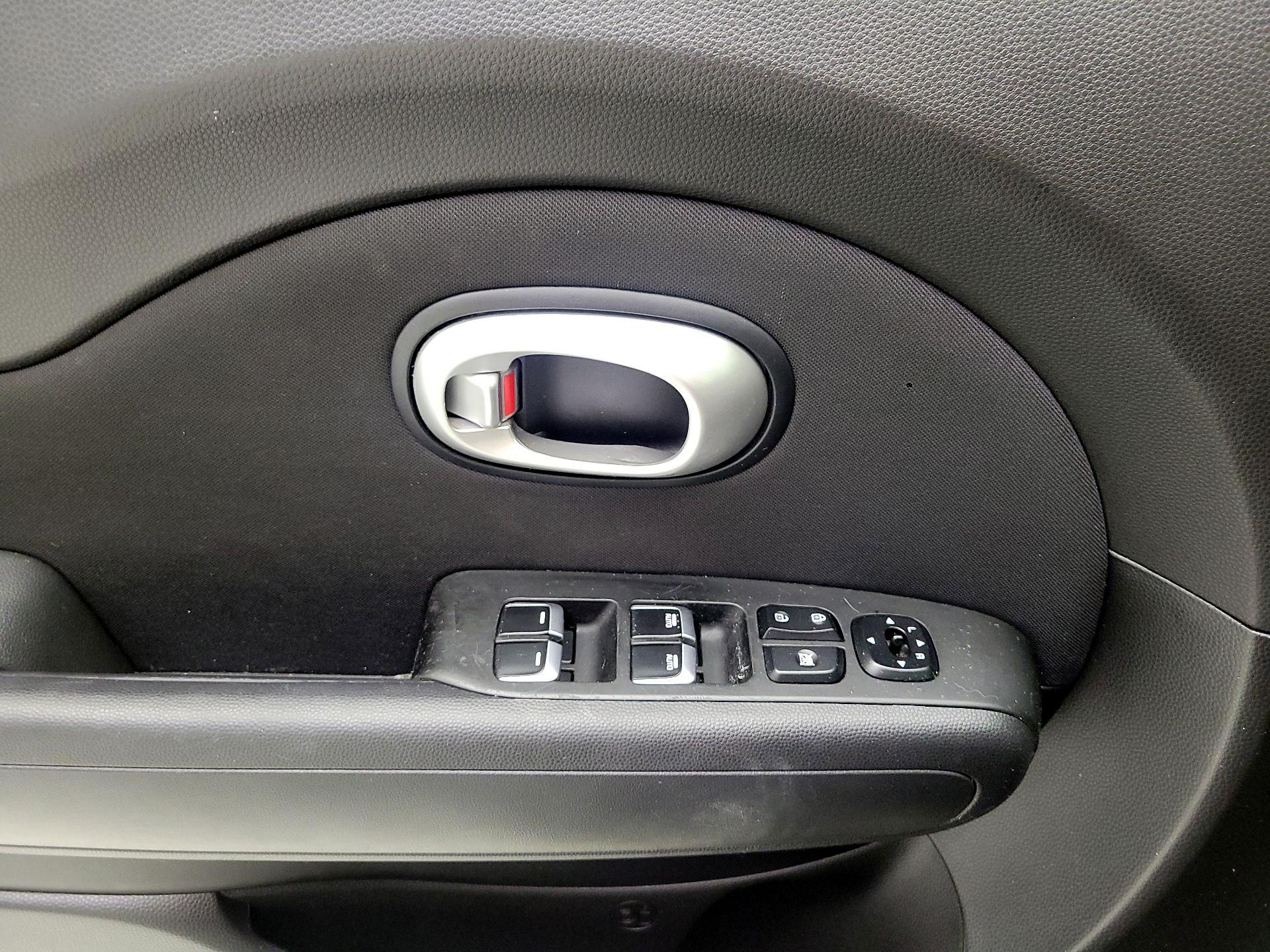 Thumbnail: 2018 Kia Soul - 12