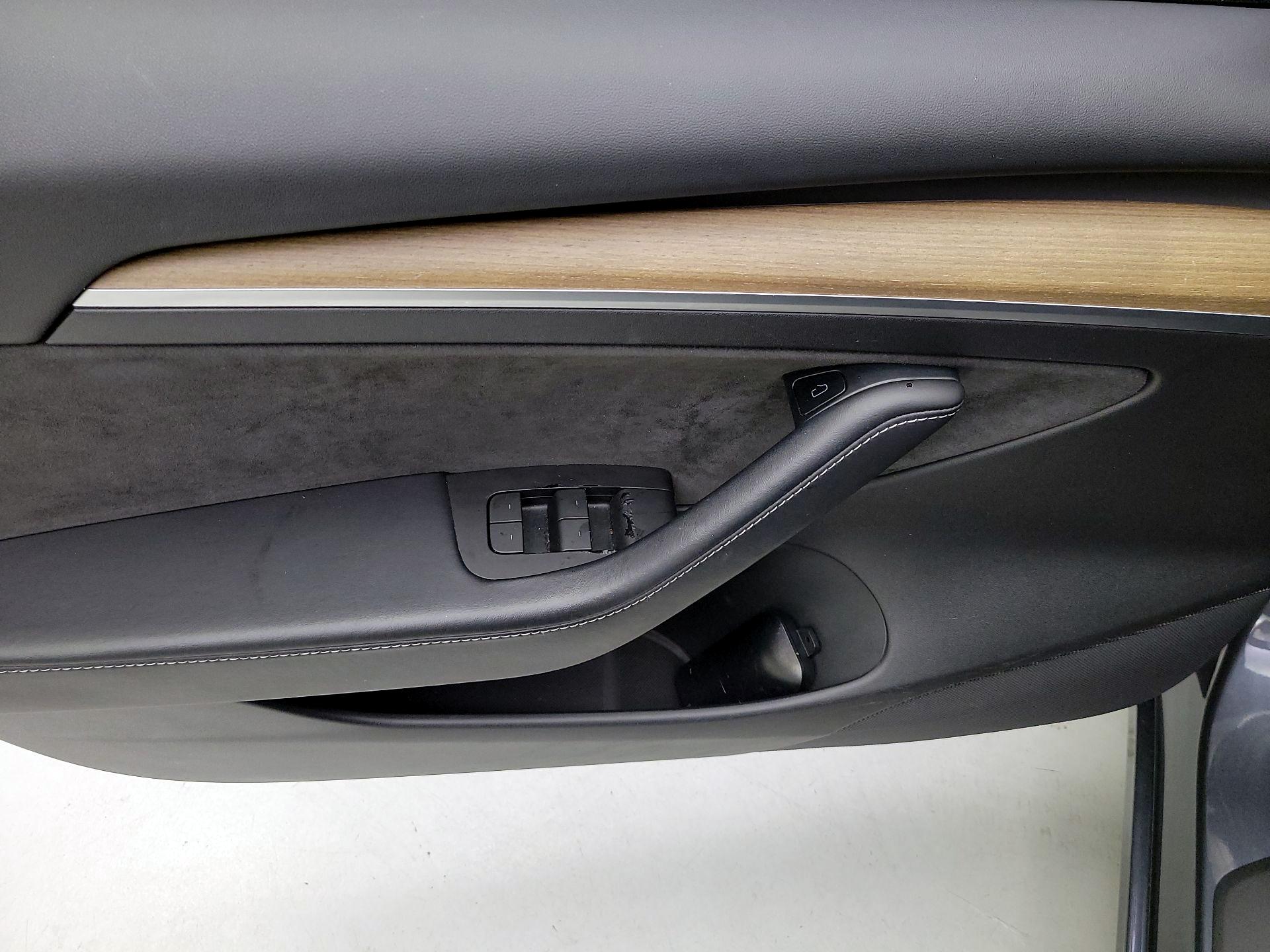 Thumbnail: 2021 Tesla Model 3 - 12