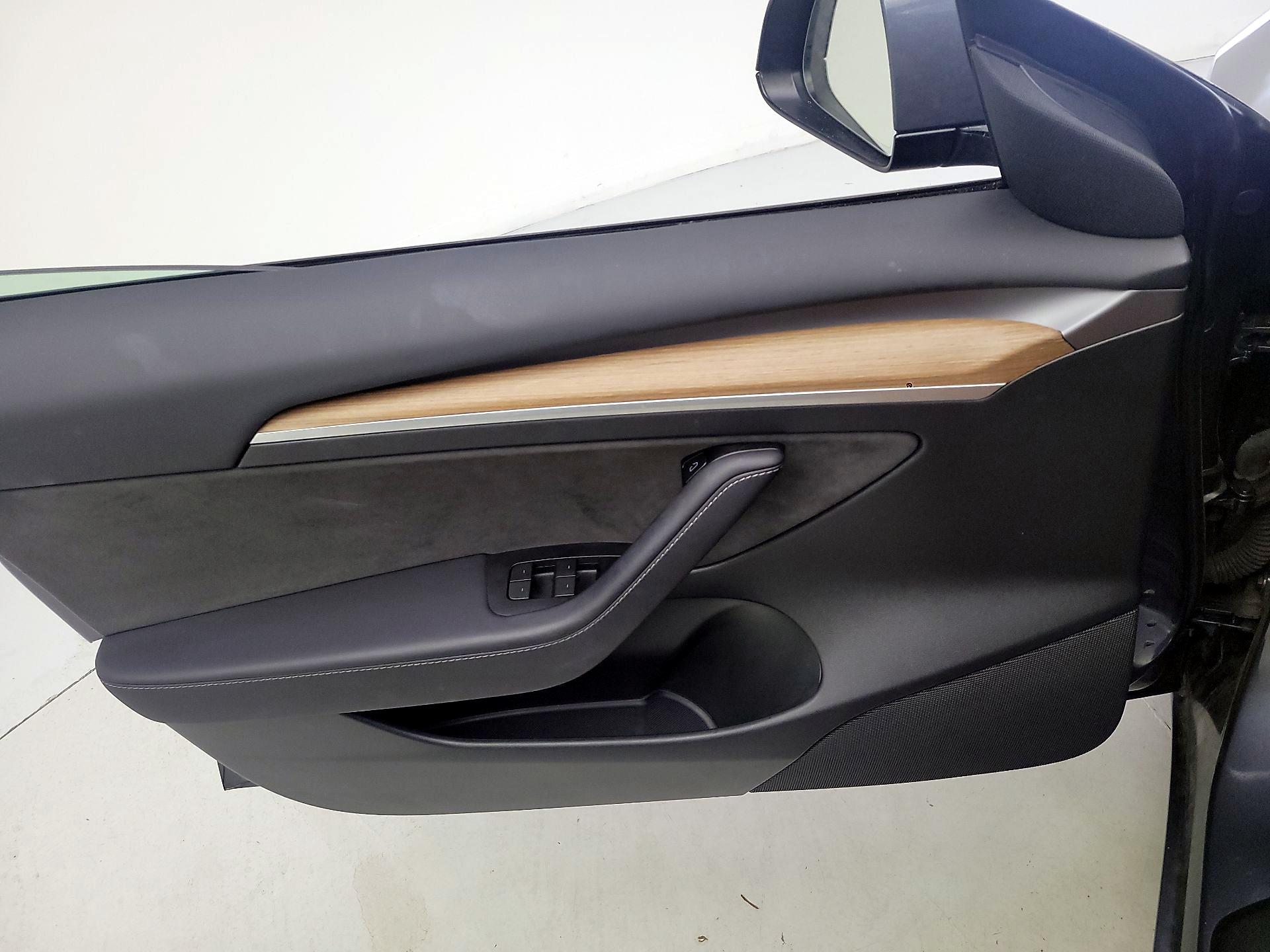 Thumbnail: 2023 Tesla Model 3 - 12