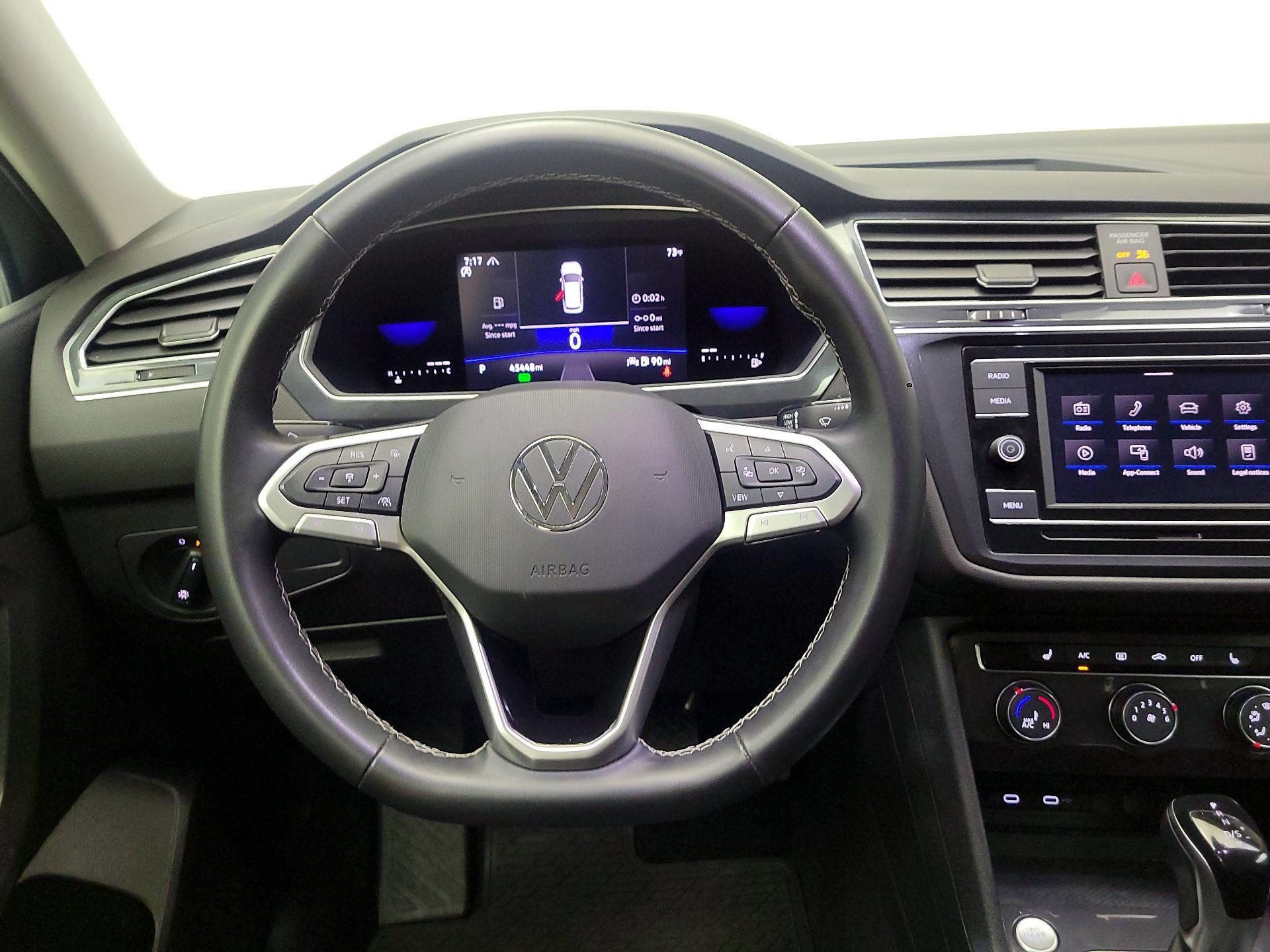 Thumbnail: 2022 Volkswagen Tiguan - 10