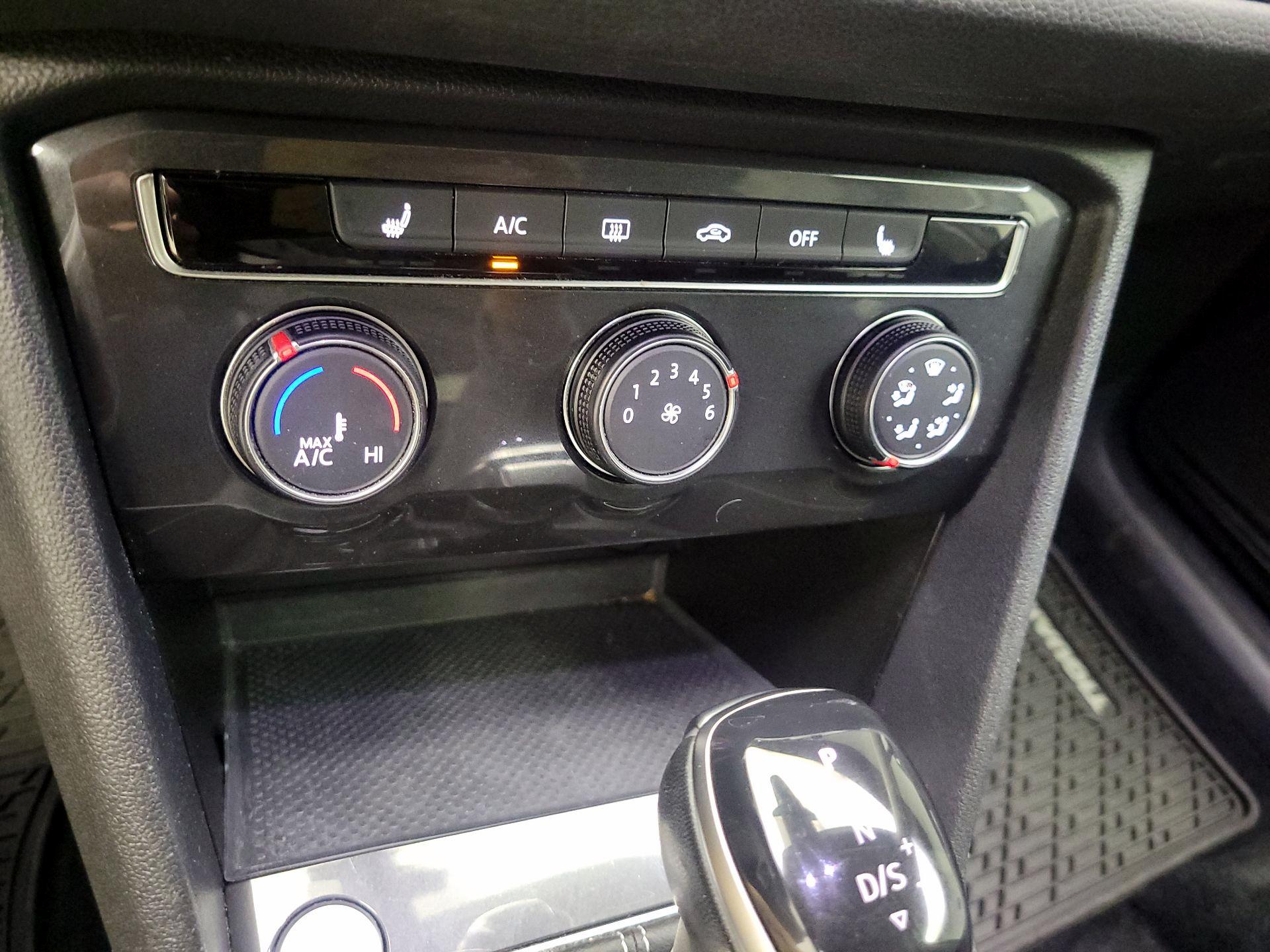 Thumbnail: 2022 Volkswagen Tiguan - 16