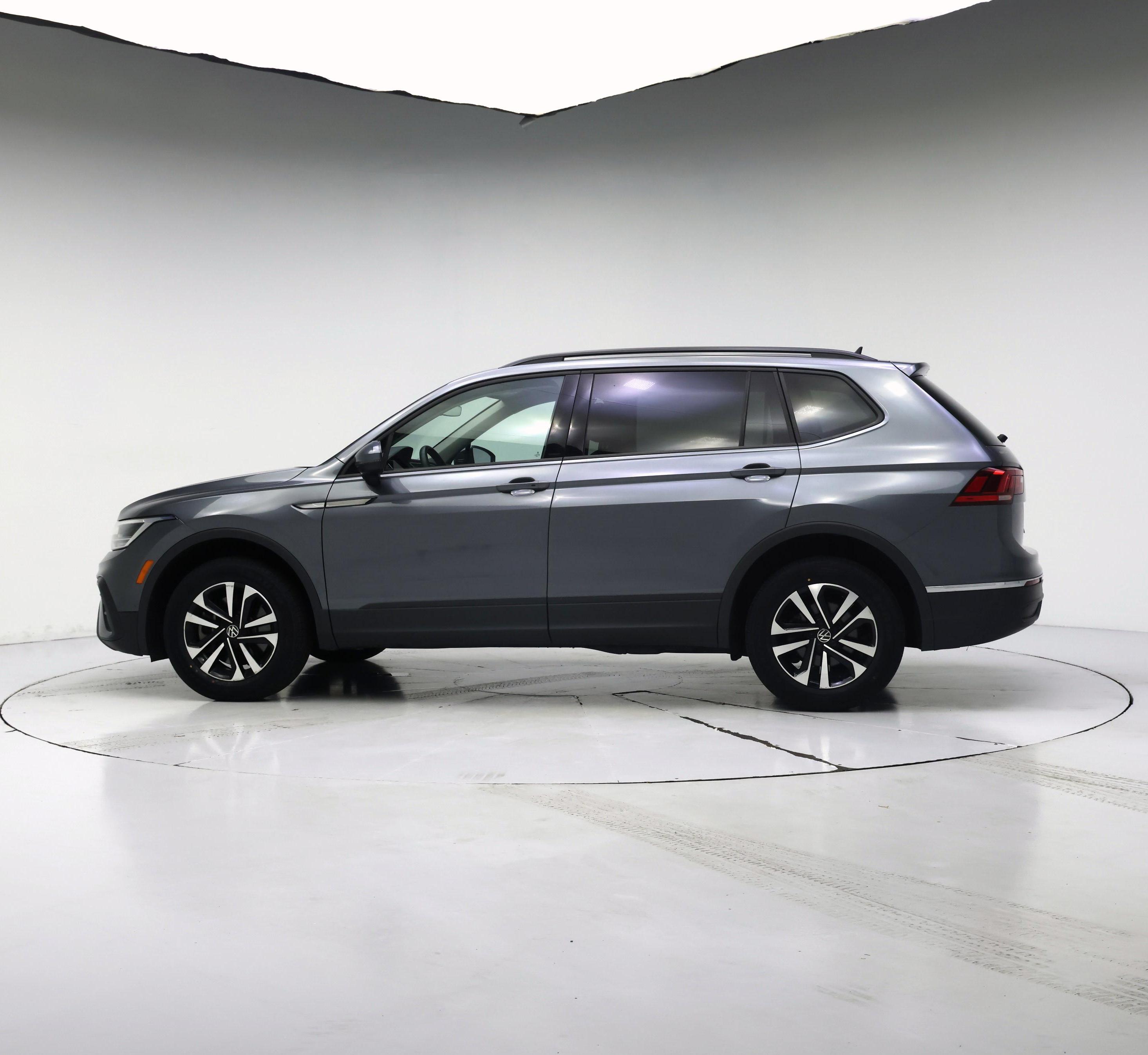 Thumbnail: 2022 Volkswagen Tiguan - 3