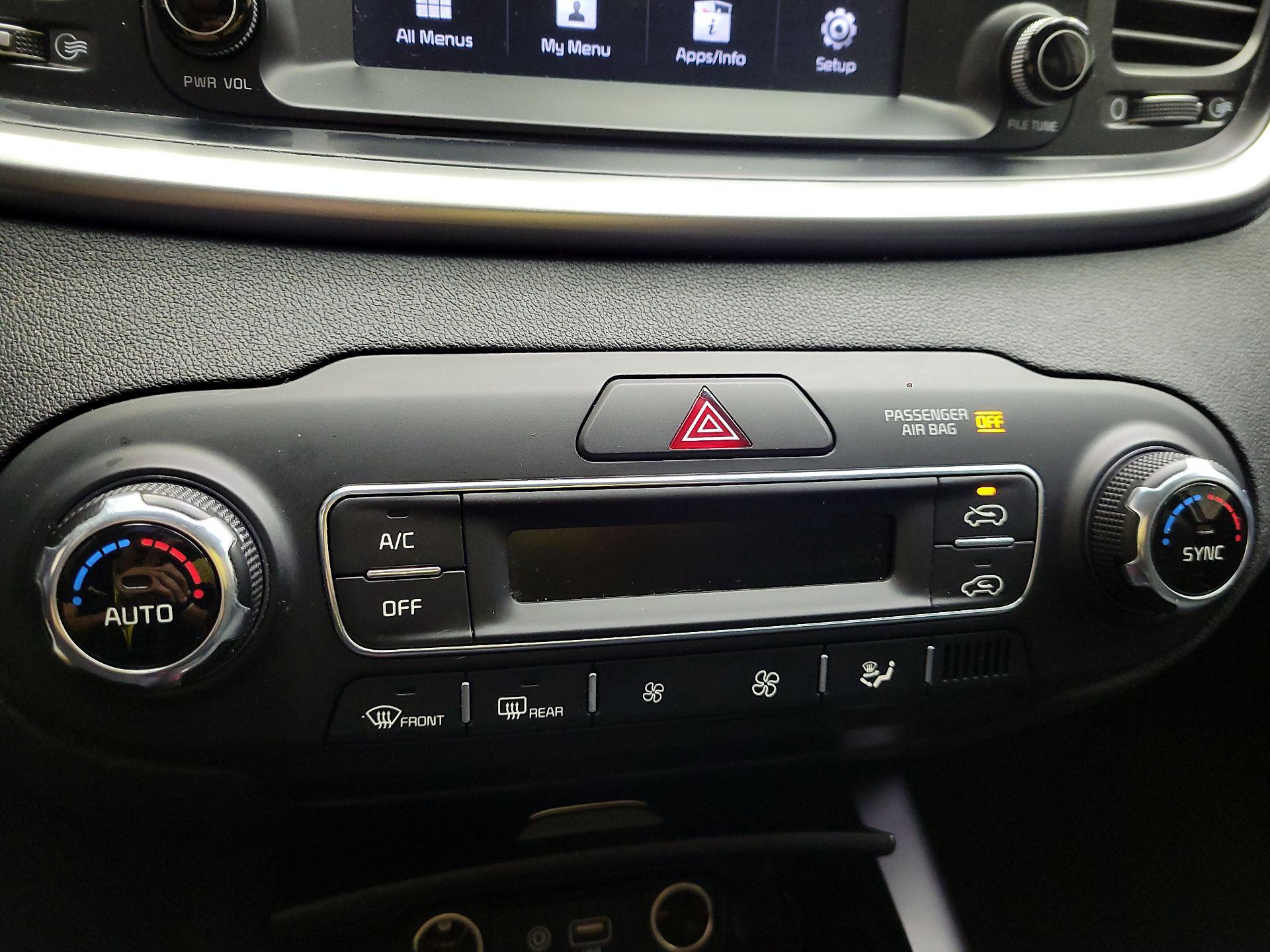 Thumbnail: 2019 Kia Sorento - 16