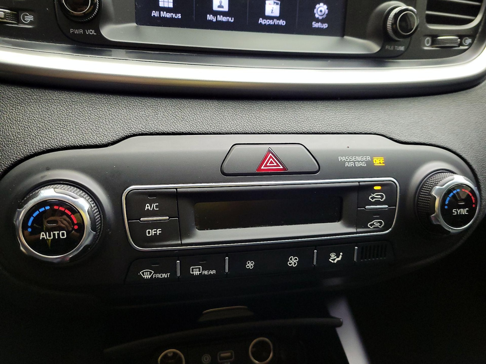 2019 Kia Sorento LX - Photo 17