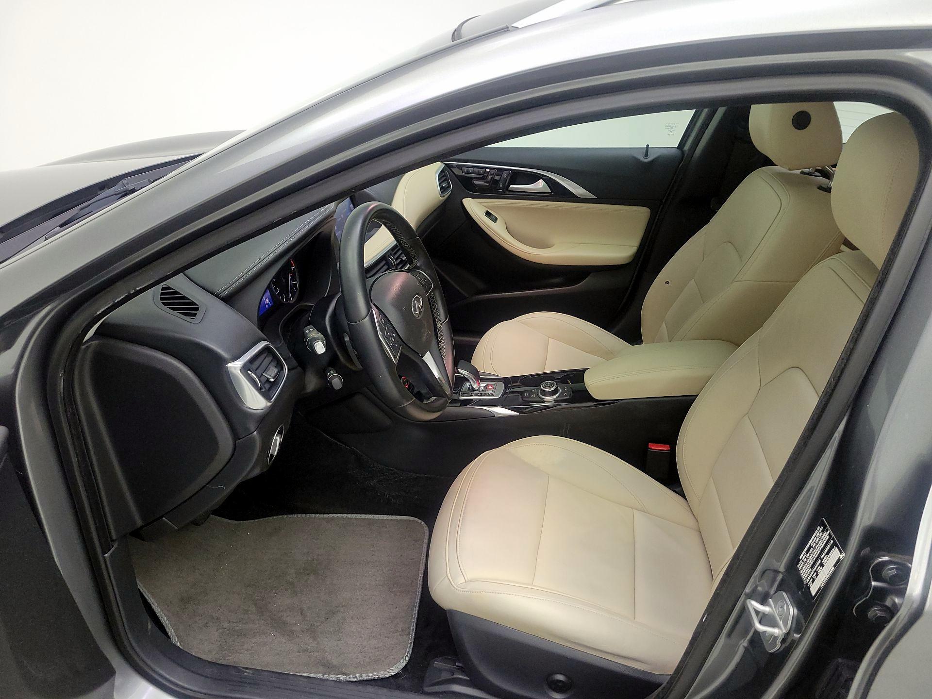 Thumbnail: 2018 INFINITI QX30 - 11