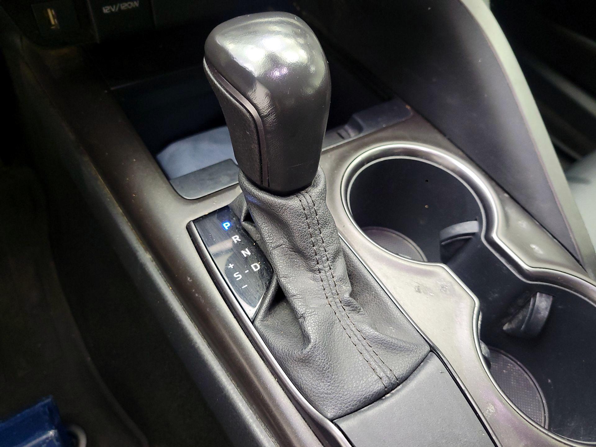 Thumbnail: 2021 Toyota Camry - 18