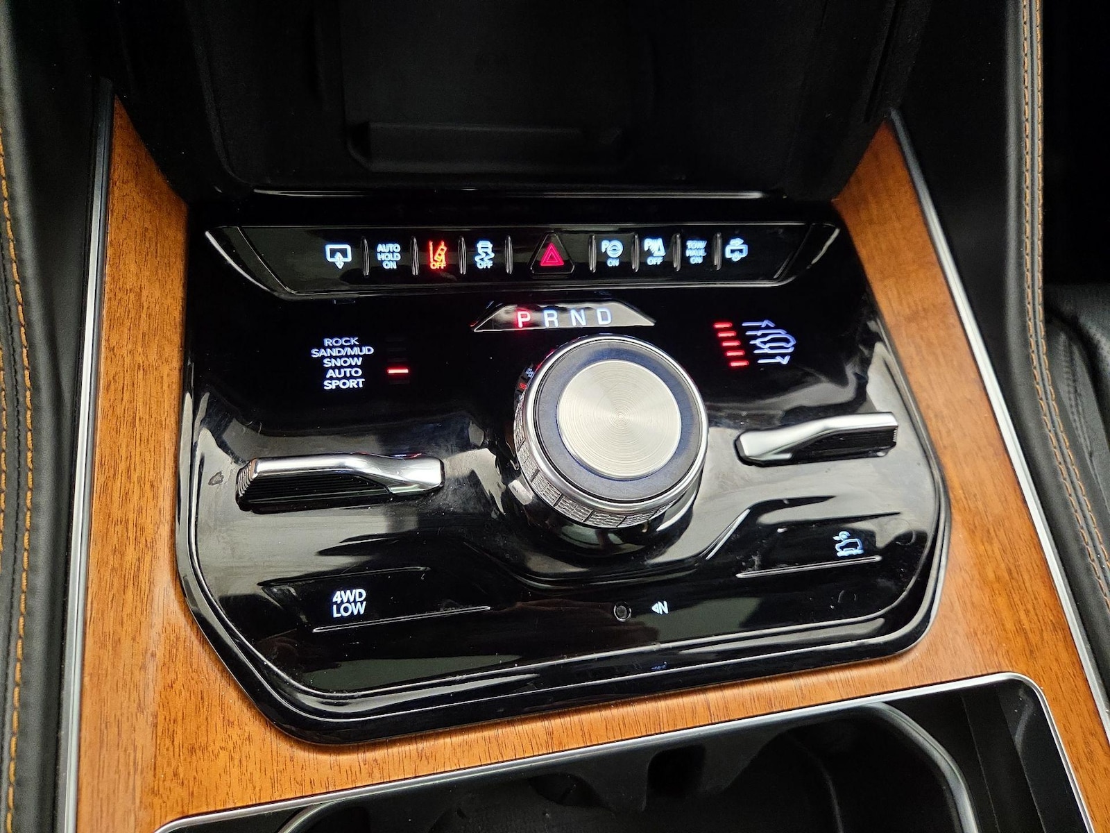2022 Jeep Grand Wagoneer Series III - Photo 19