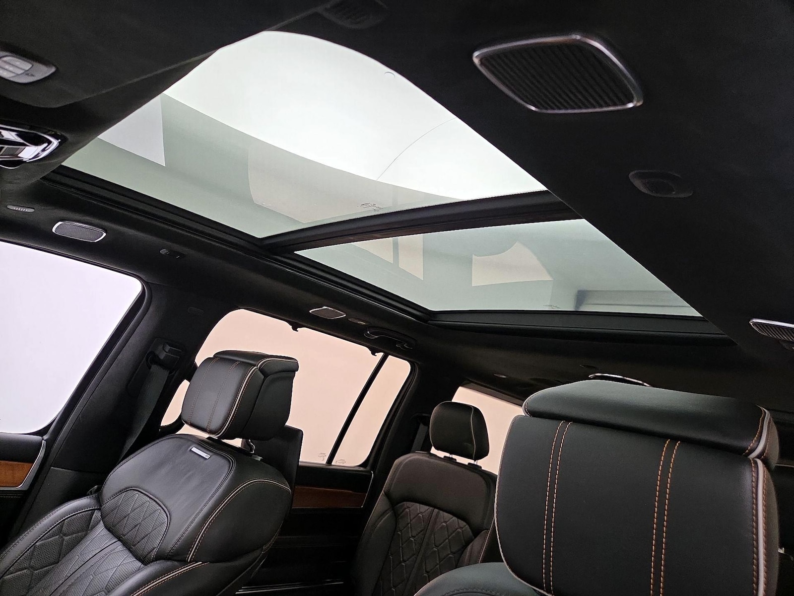 2022 Jeep Grand Wagoneer Series III - Photo 21