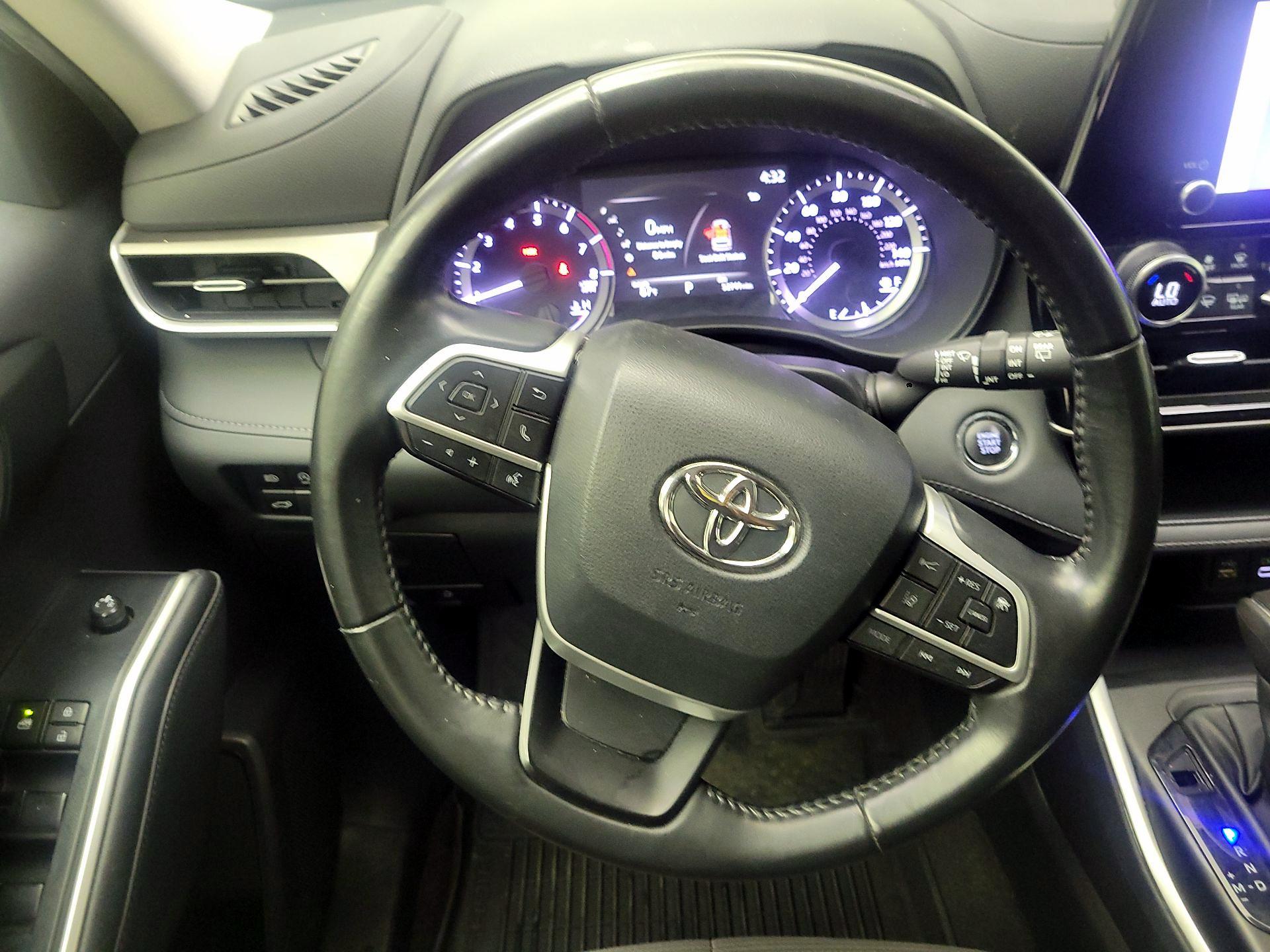 Thumbnail: 2023 Toyota Highlander - 10