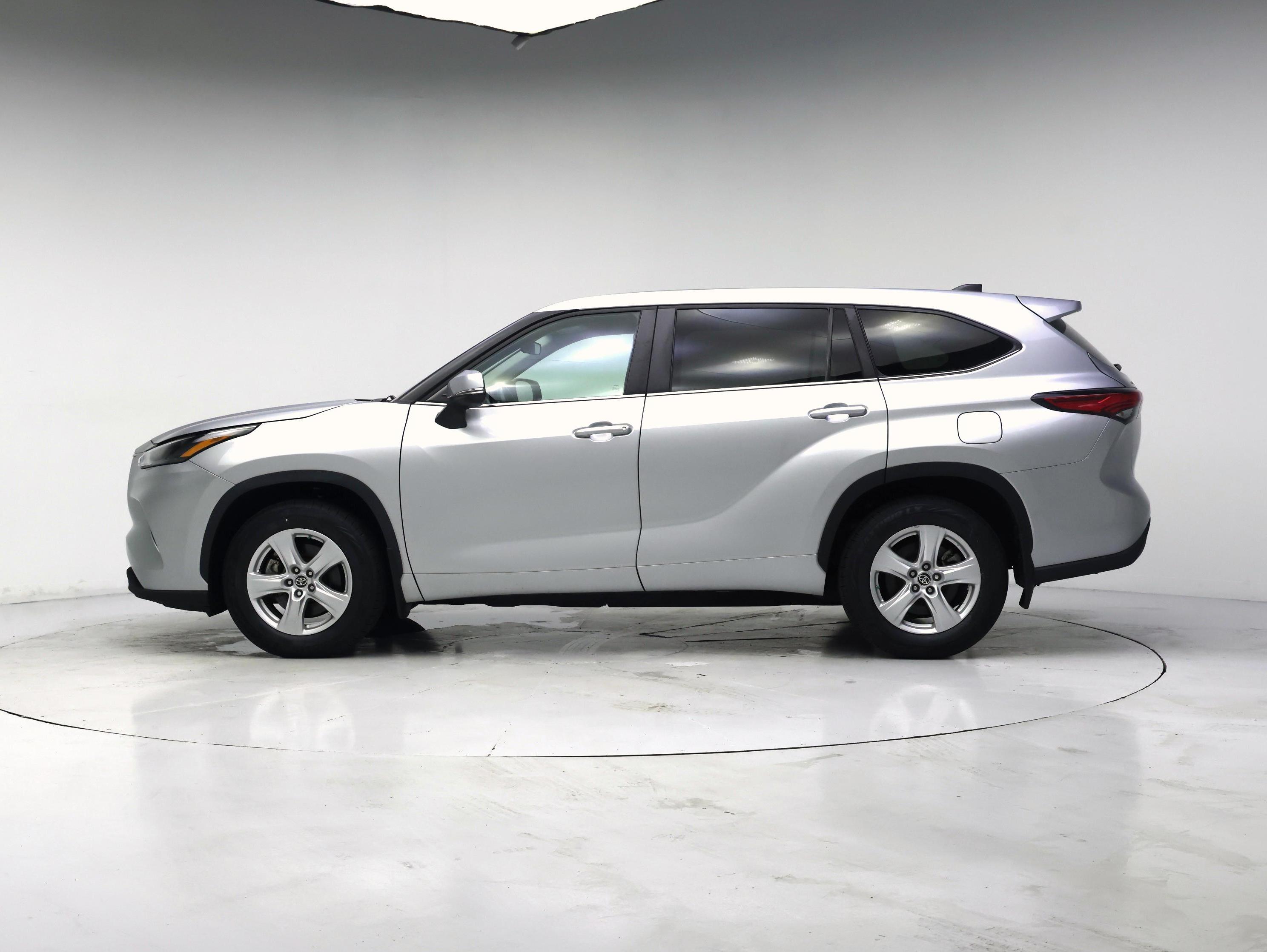 Thumbnail: 2023 Toyota Highlander - 3