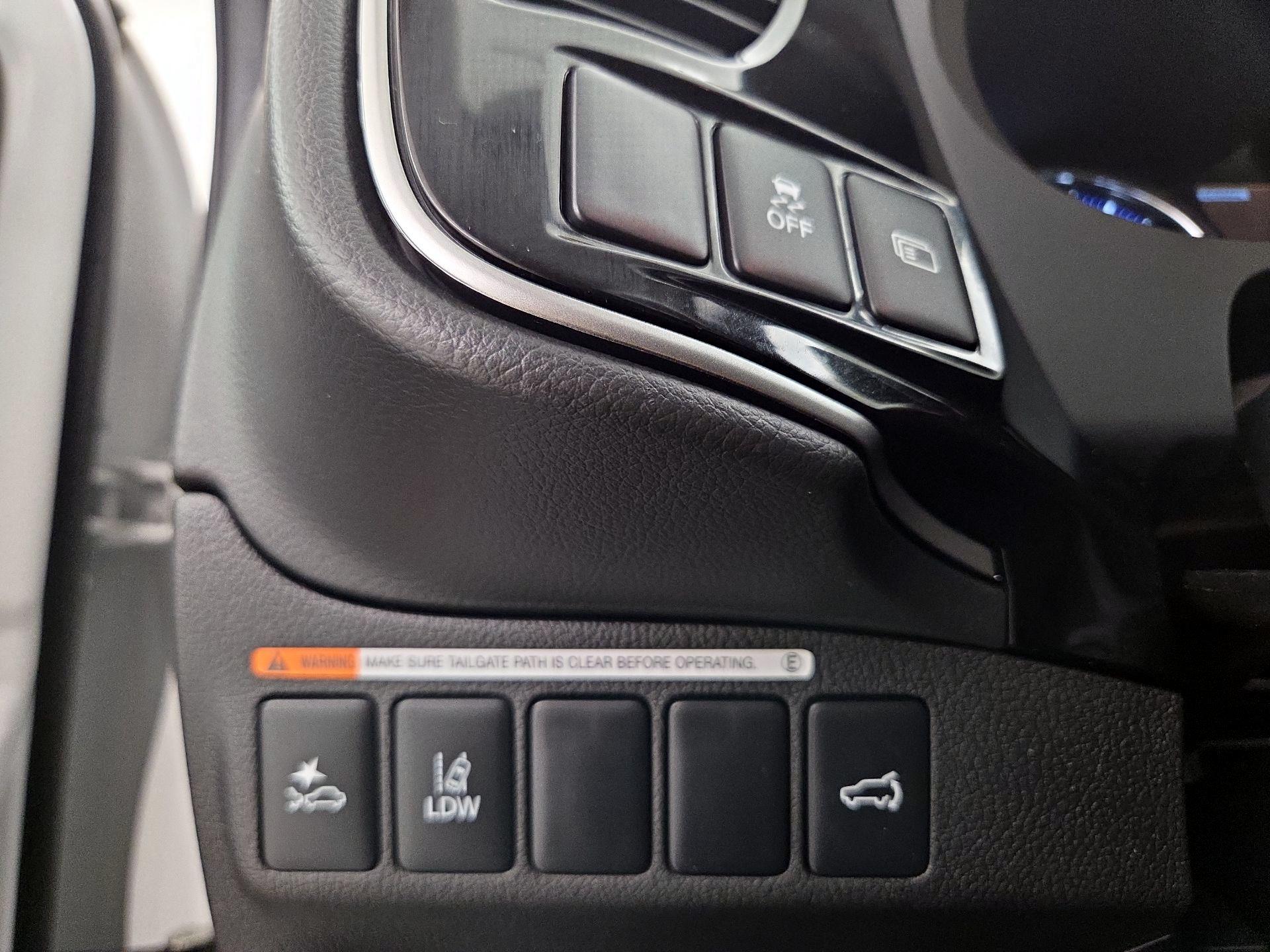 Thumbnail: 2020 Mitsubishi Outlander - 13
