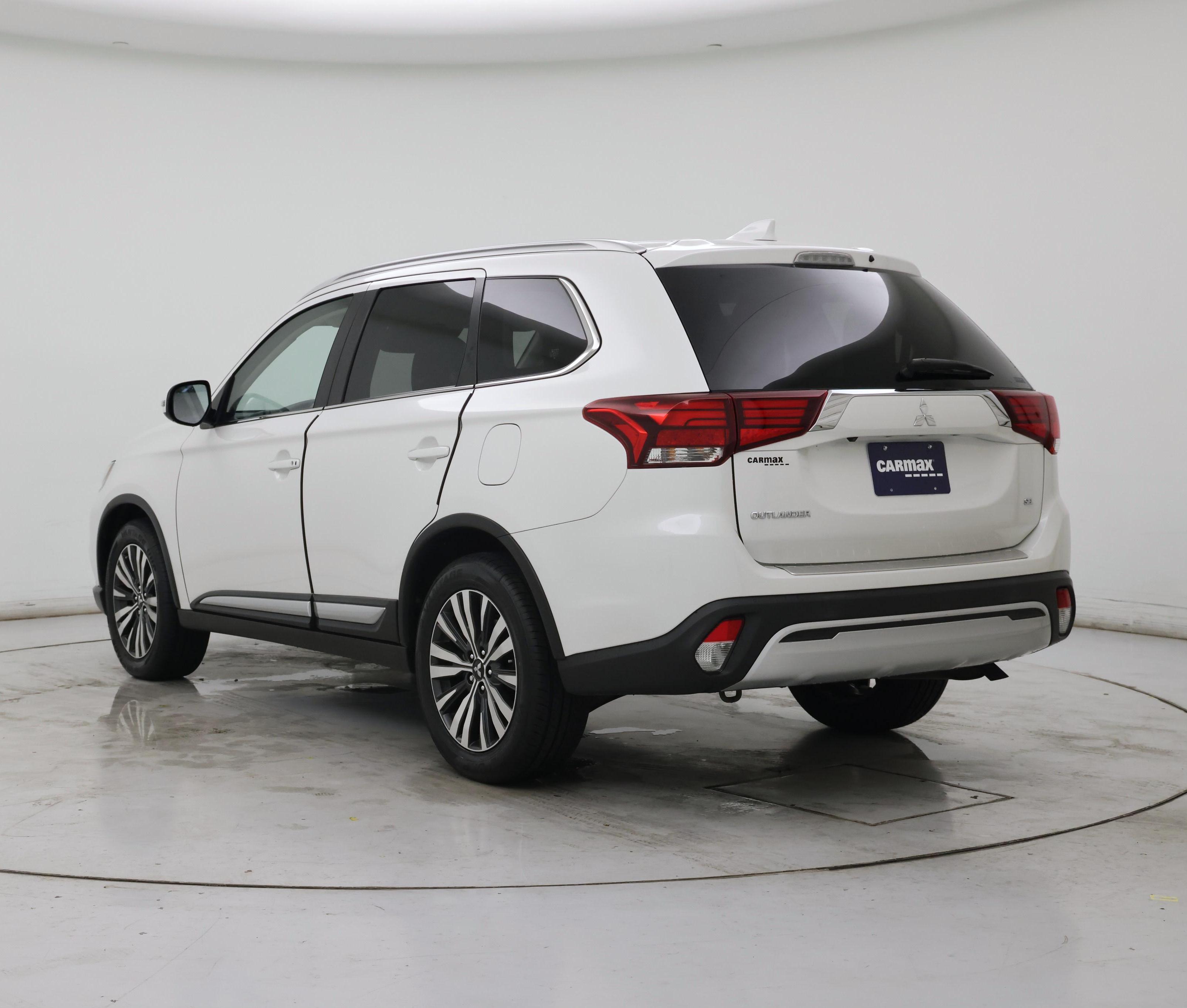 Thumbnail: 2020 Mitsubishi Outlander - 2