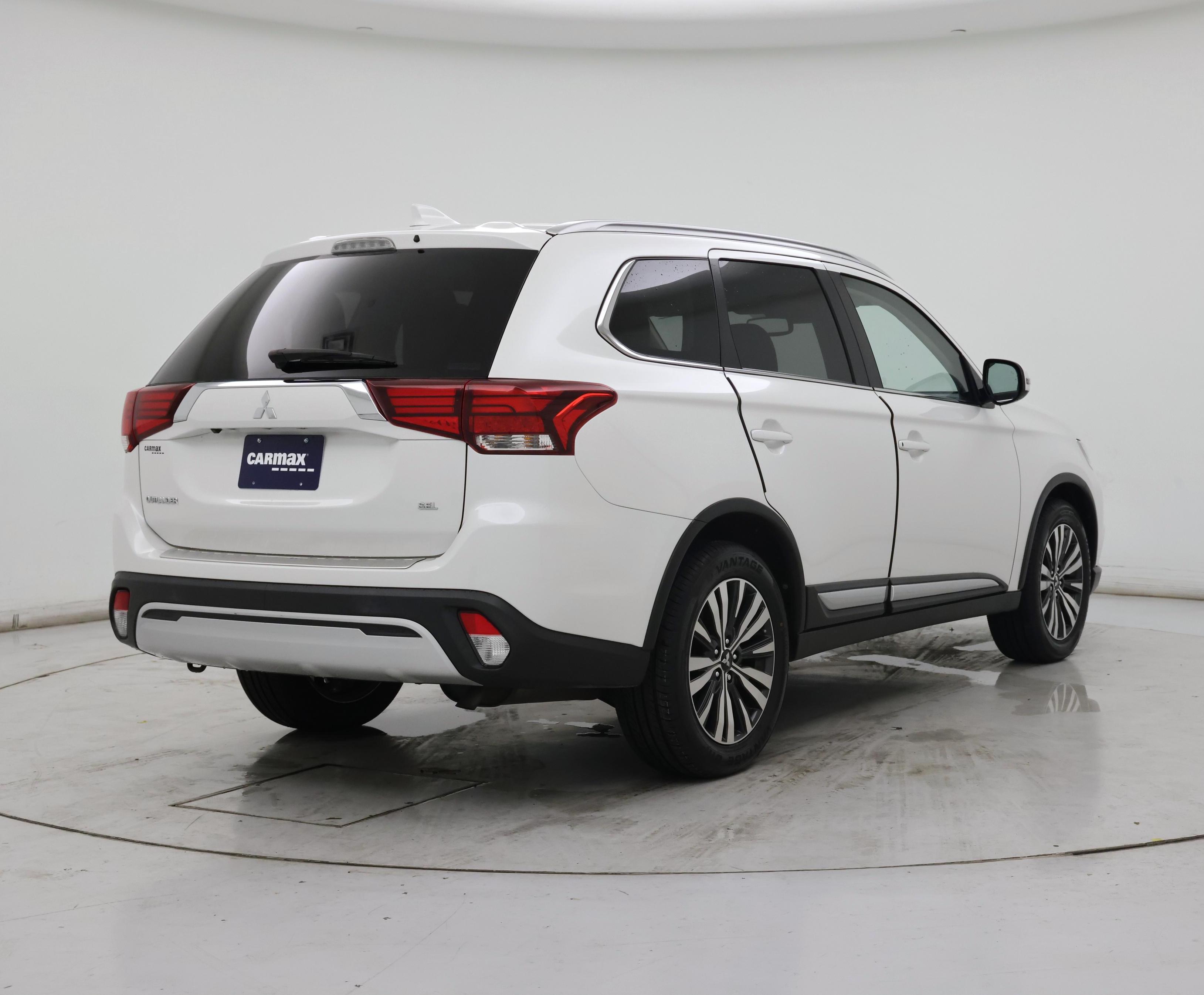 Thumbnail: 2020 Mitsubishi Outlander - 8