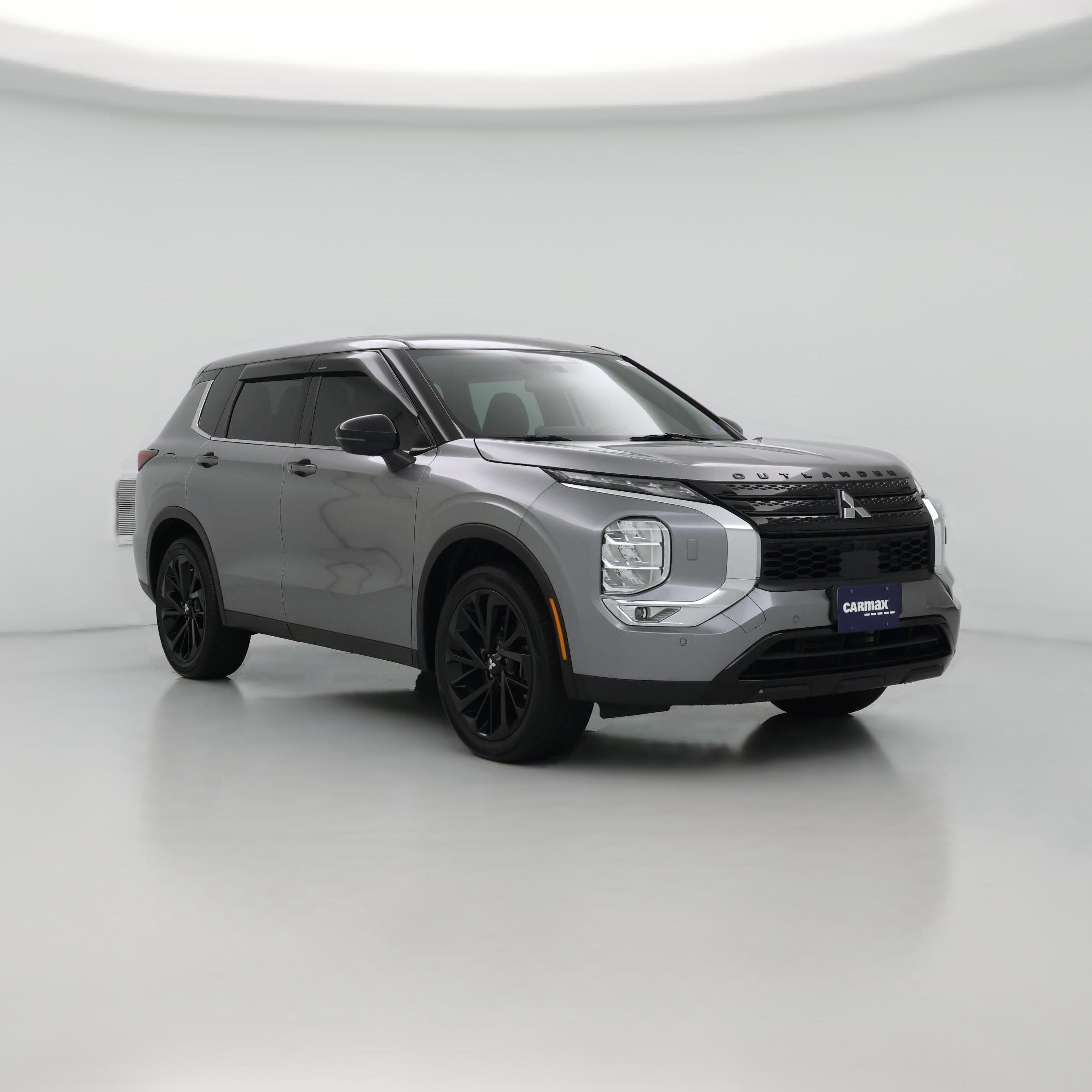 Thumbnail: 2023 Mitsubishi Outlander - 1
