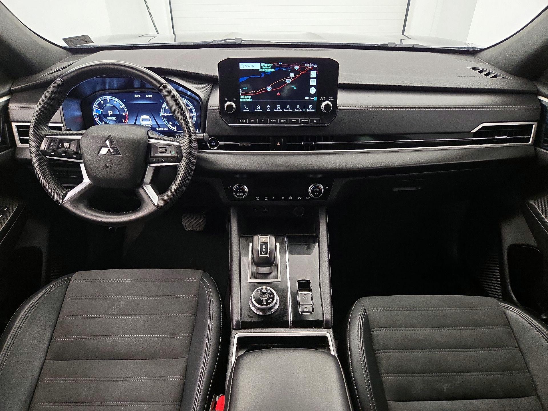 Thumbnail: 2023 Mitsubishi Outlander - 9