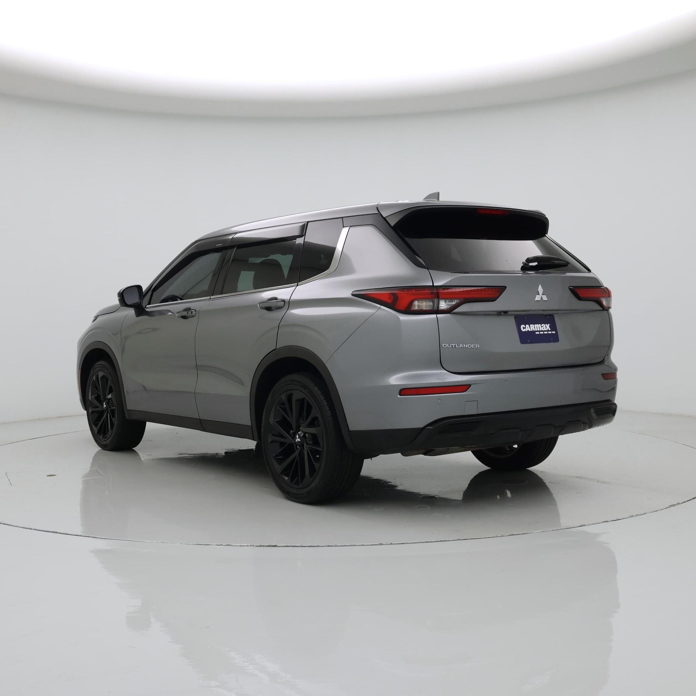 Thumbnail: 2023 Mitsubishi Outlander - 2