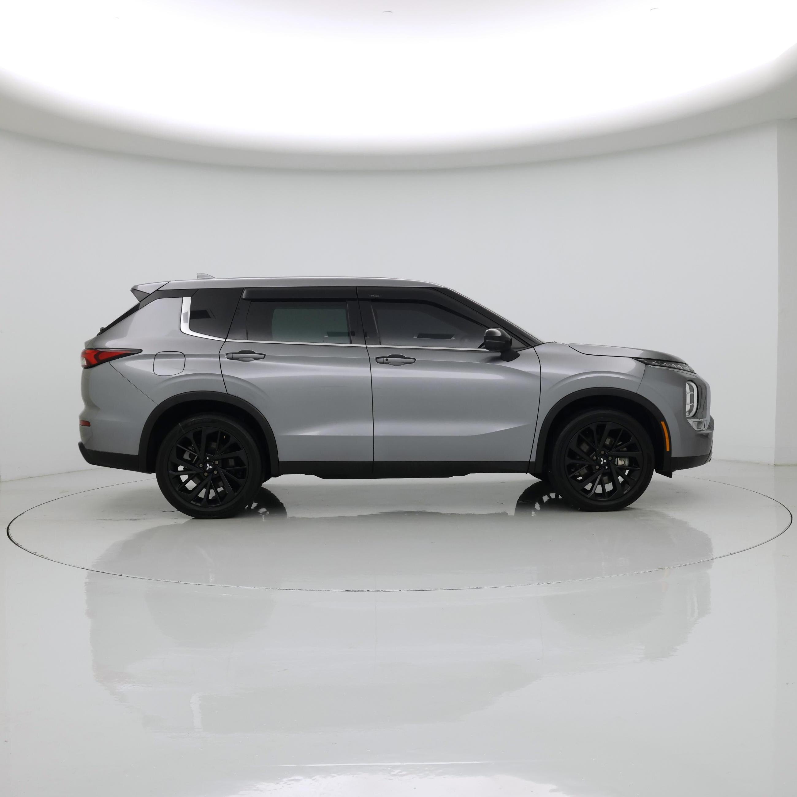 Thumbnail: 2023 Mitsubishi Outlander - 7