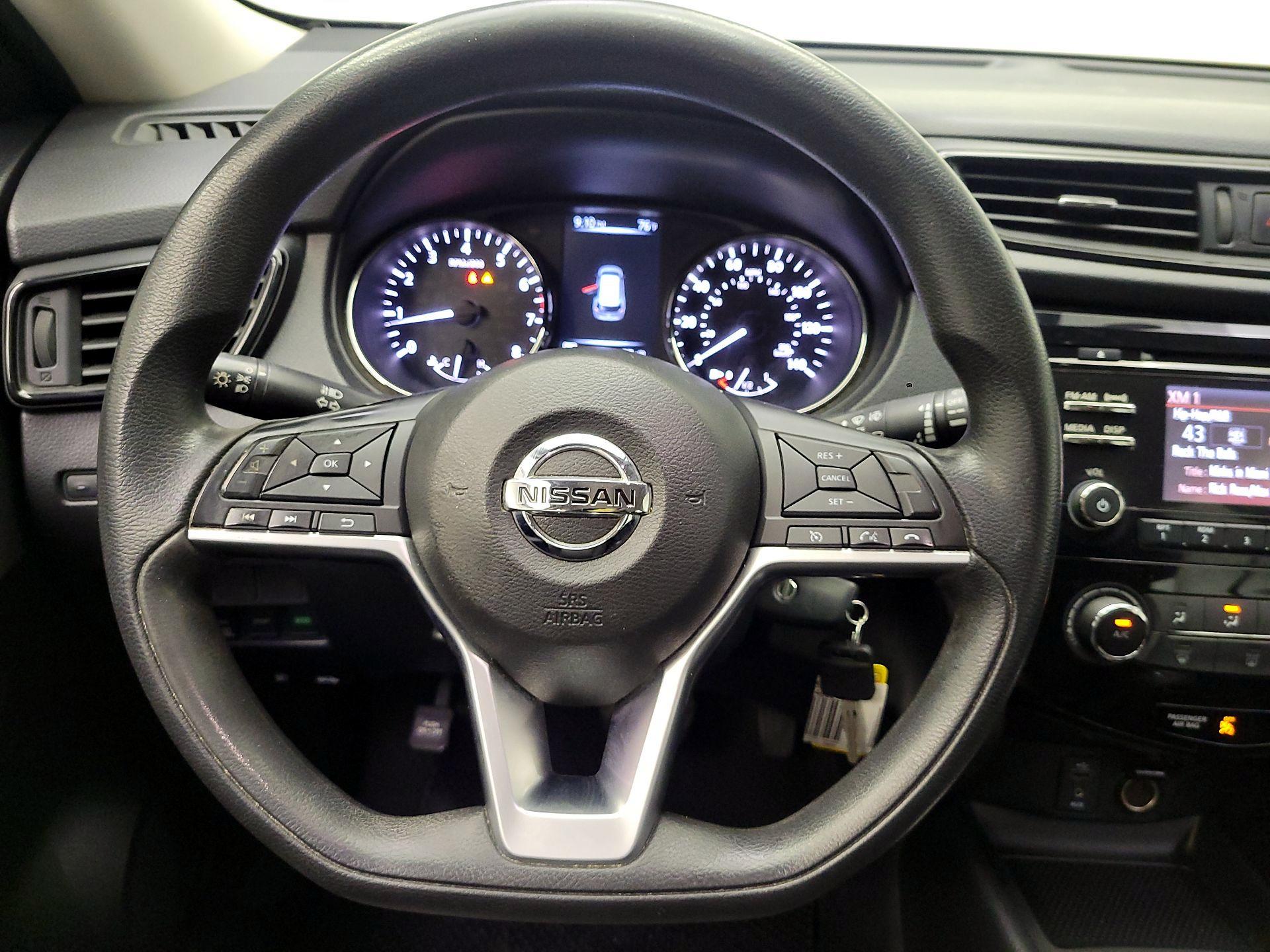 Thumbnail: 2017 Nissan Rogue - 10
