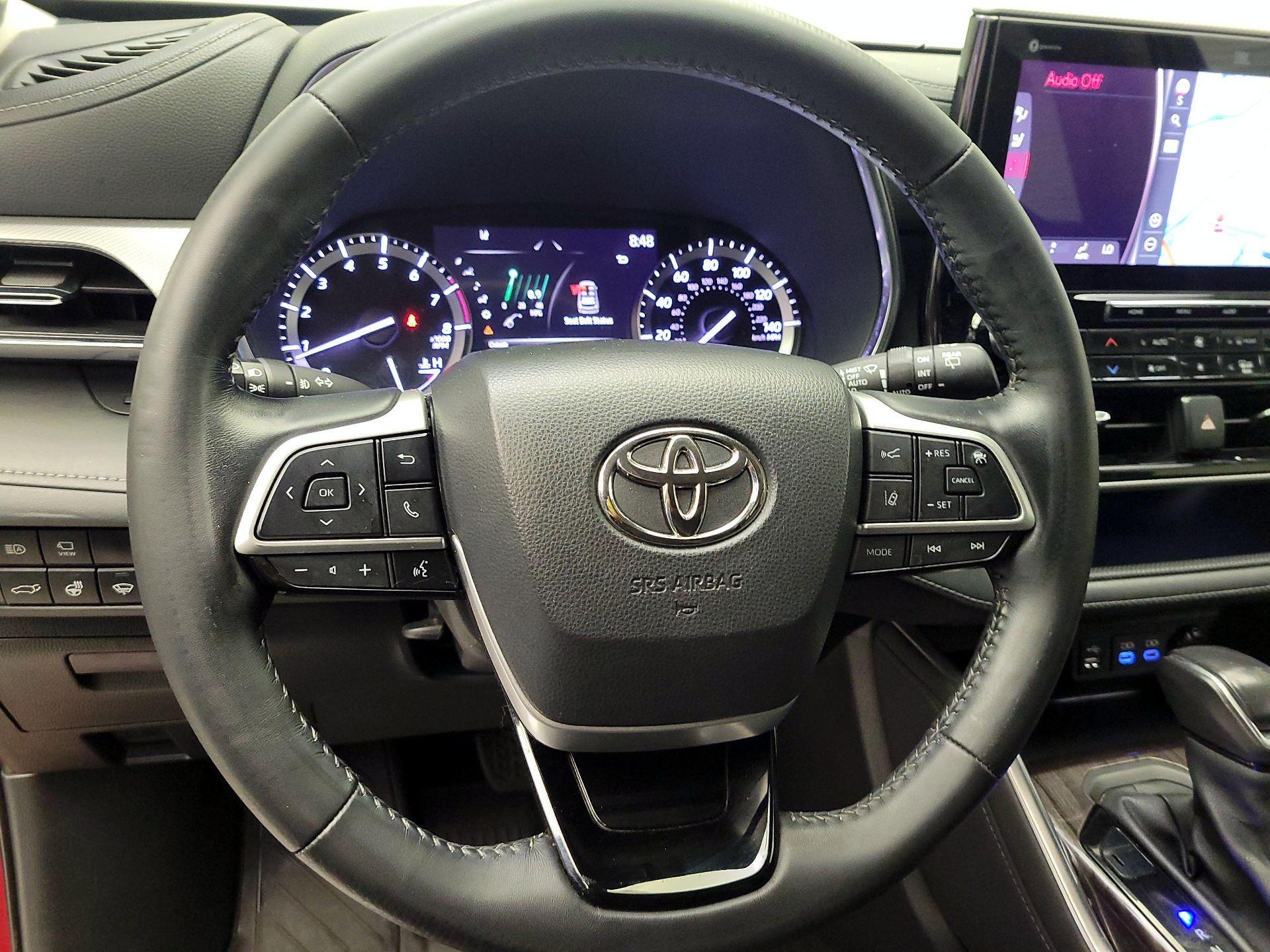 Thumbnail: 2022 Toyota Highlander - 10