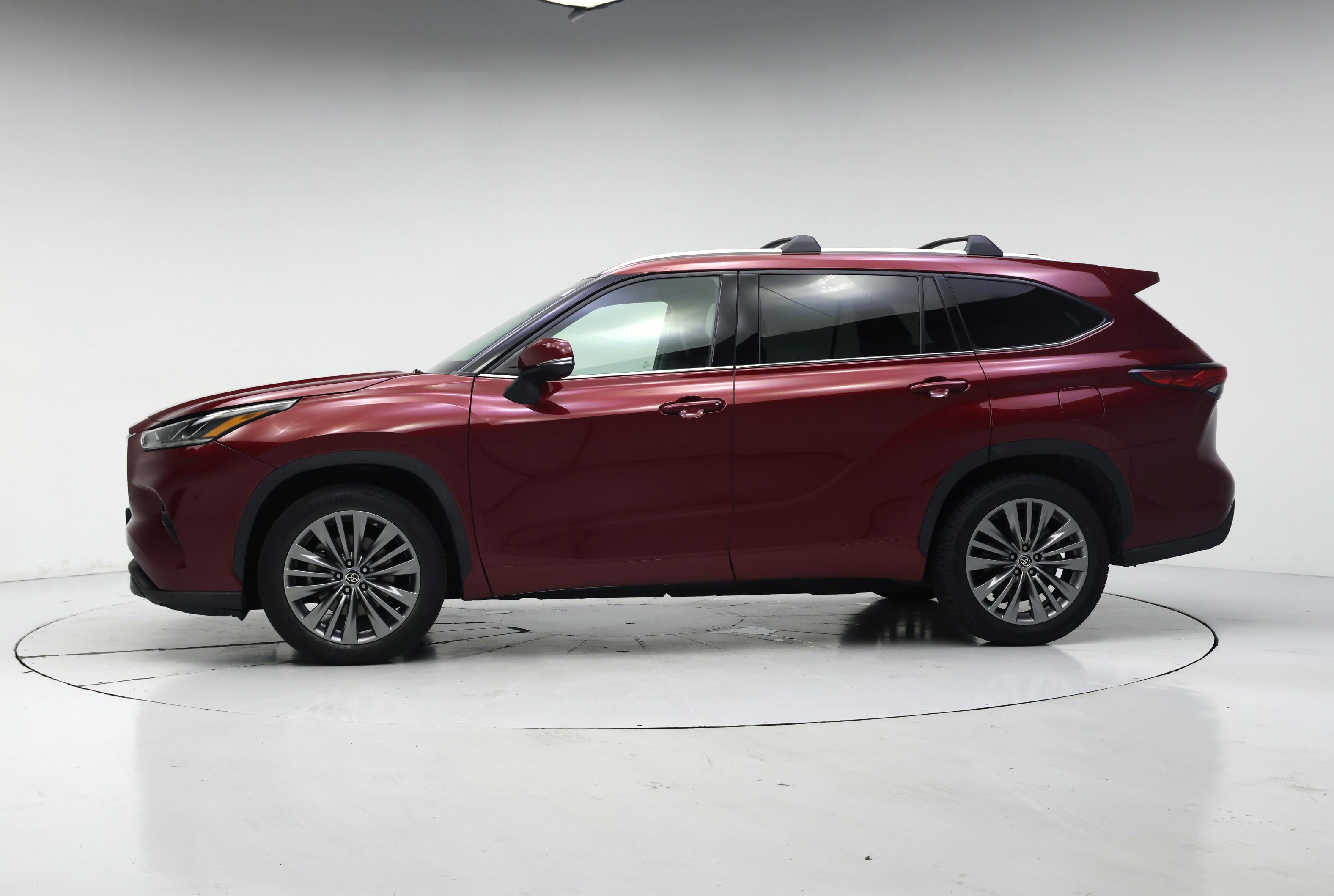 Thumbnail: 2022 Toyota Highlander - 3