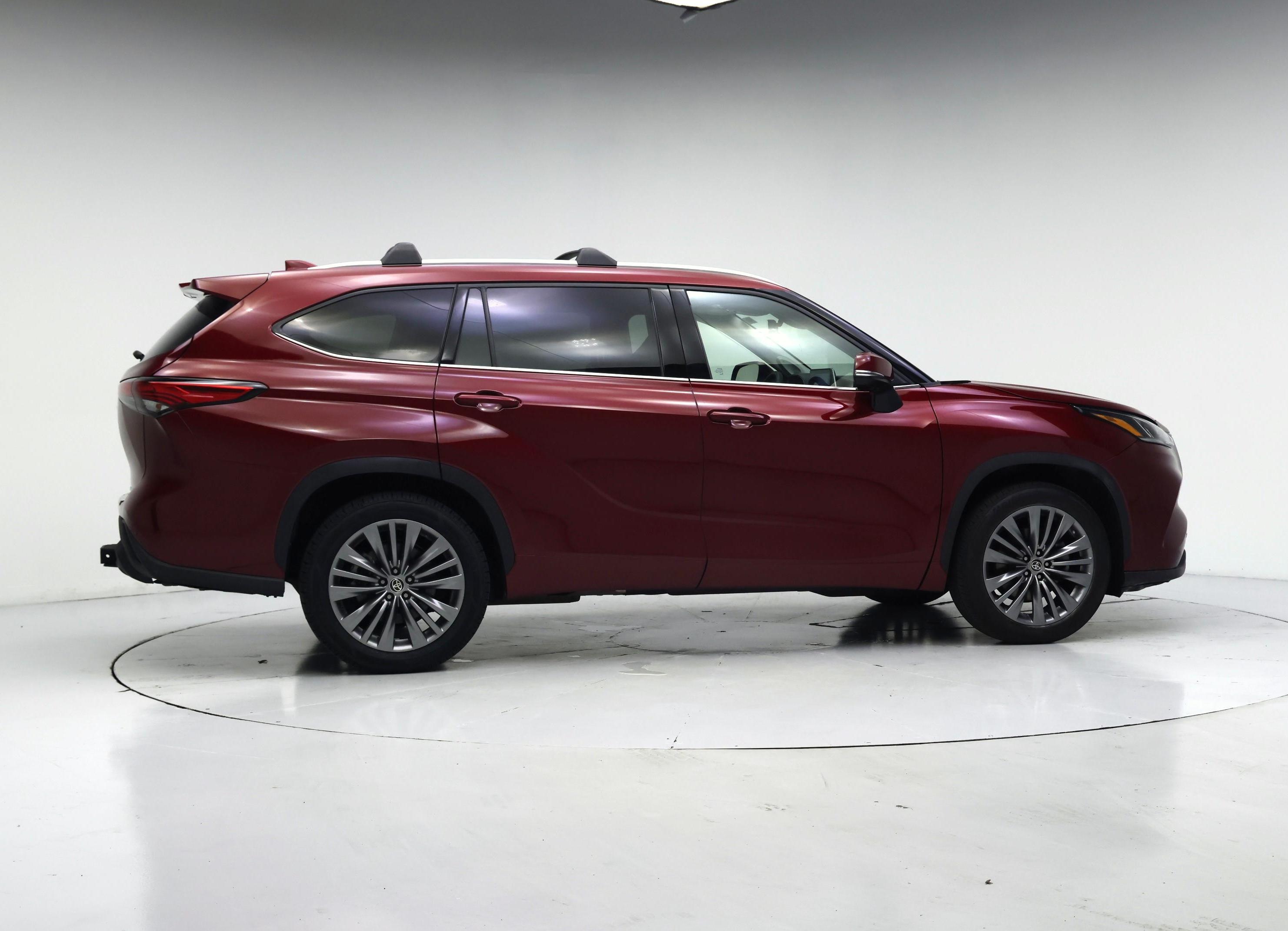 Thumbnail: 2022 Toyota Highlander - 7